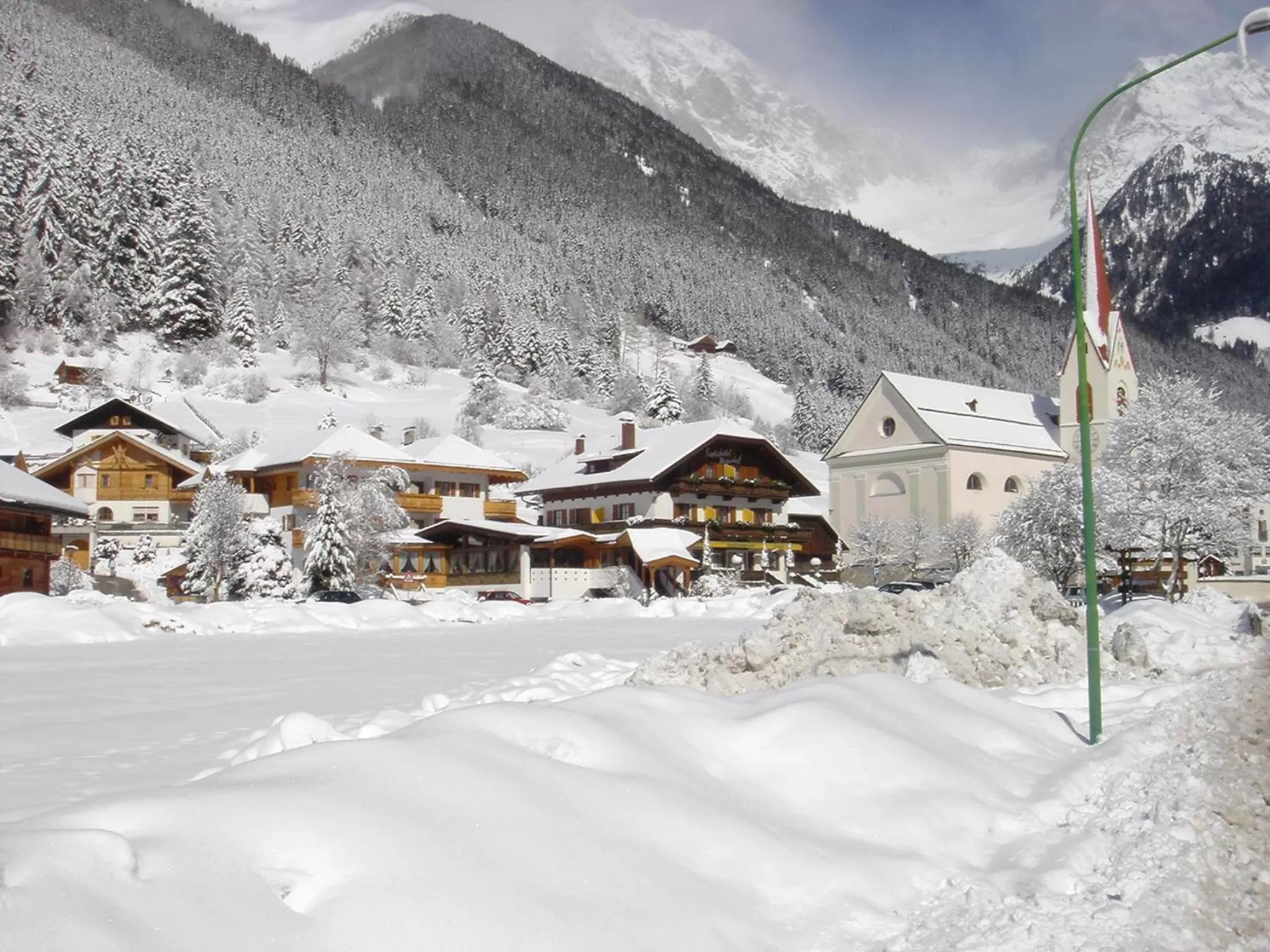 Facade/entrance in Santeshotel