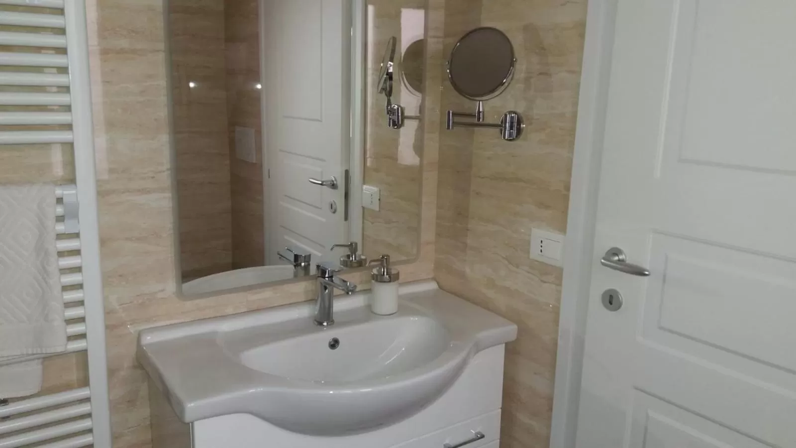 Bathroom in In San Frediano B&B