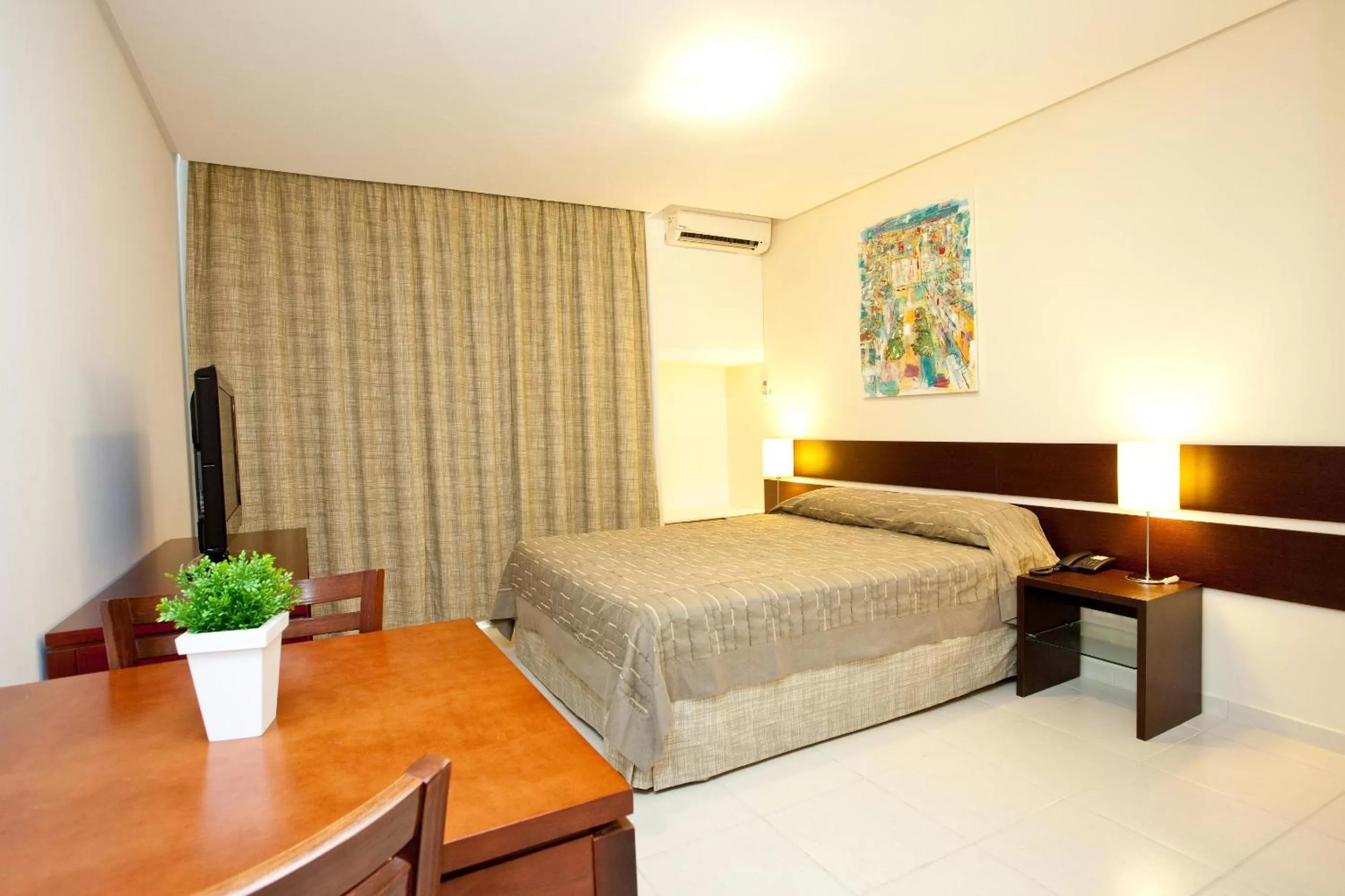 Bed in America Towers Hotel