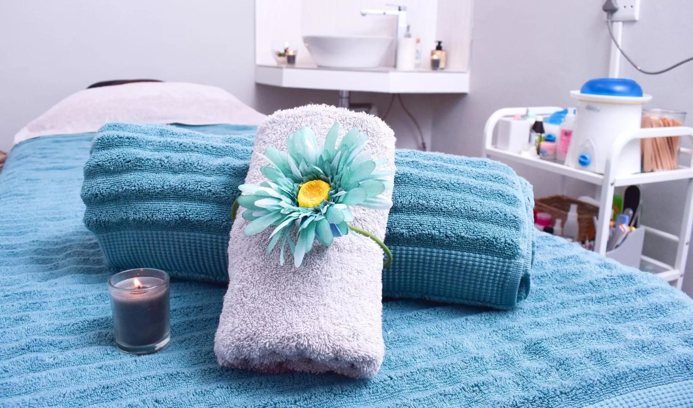 Hot Tub, Bed in The Point Hotel & Spa