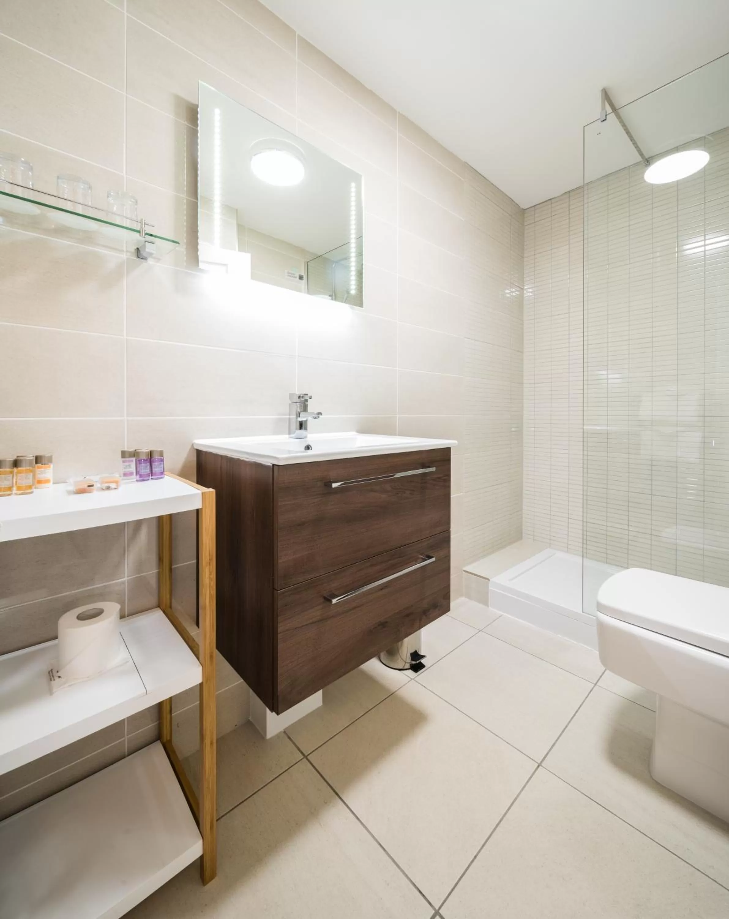 Shower in The Atholl Palace