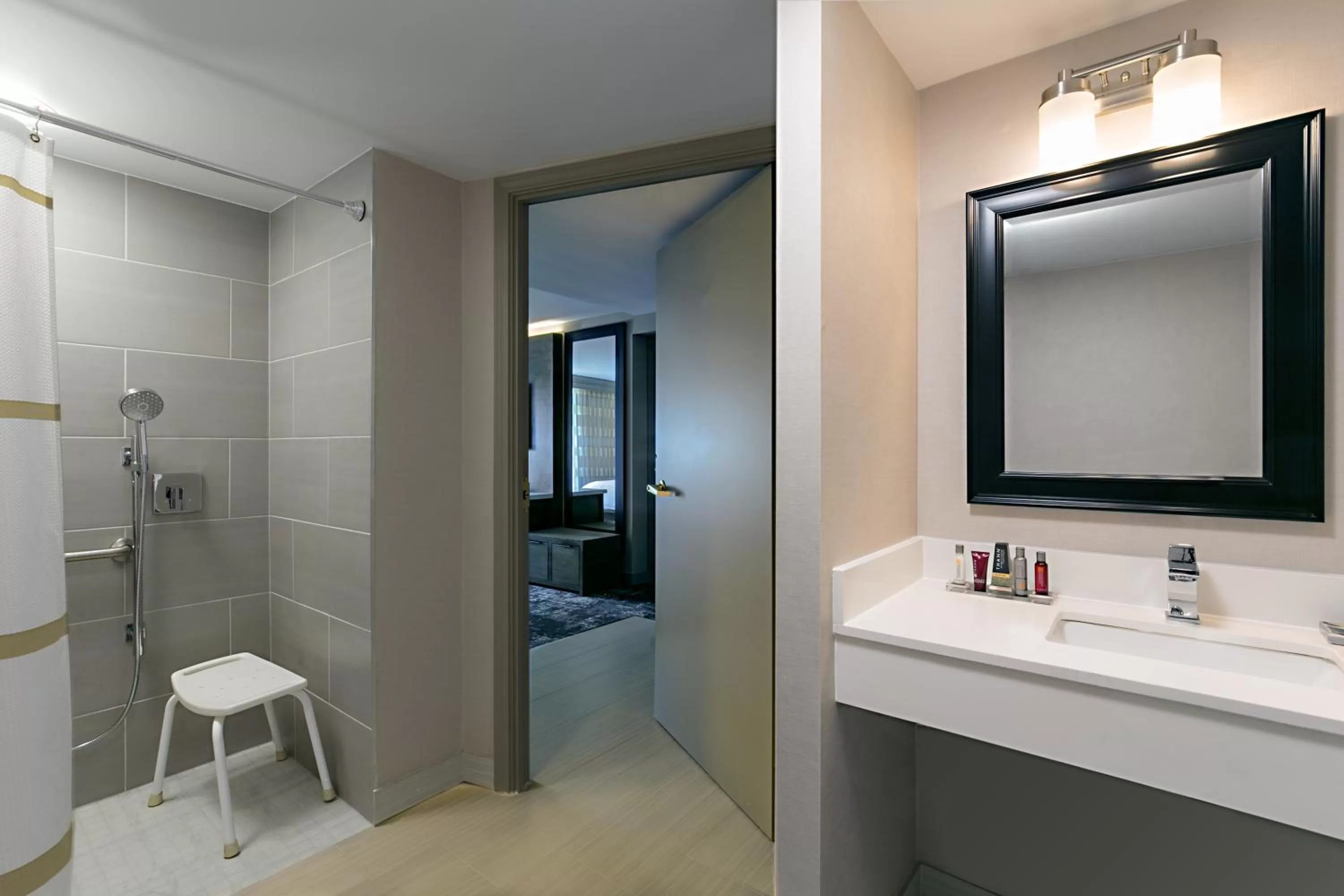 Shower in Marriott Dallas Las Colinas