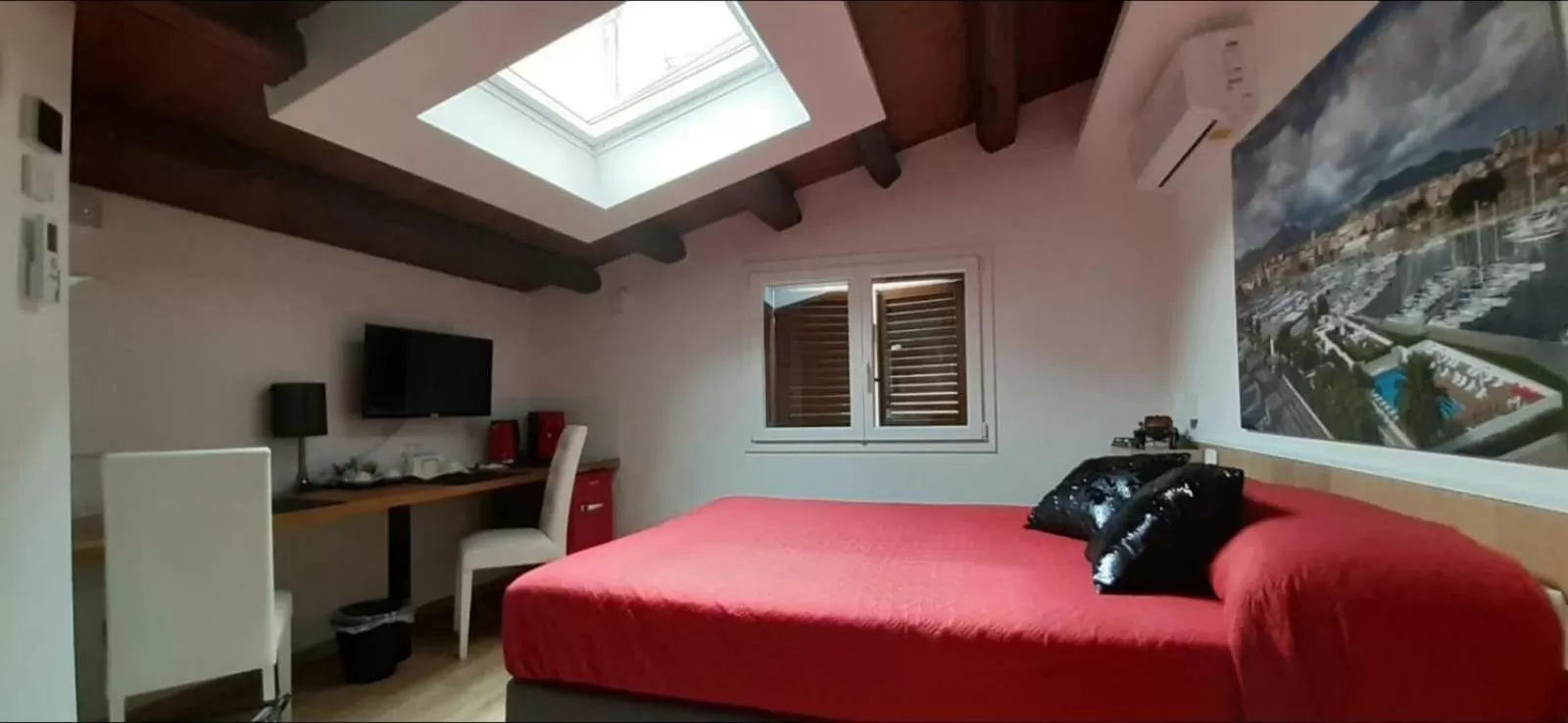 Photo of the whole room, Bed in San Francesco Rooms and Apartment with Terrace in Palermo Locazione Turistica