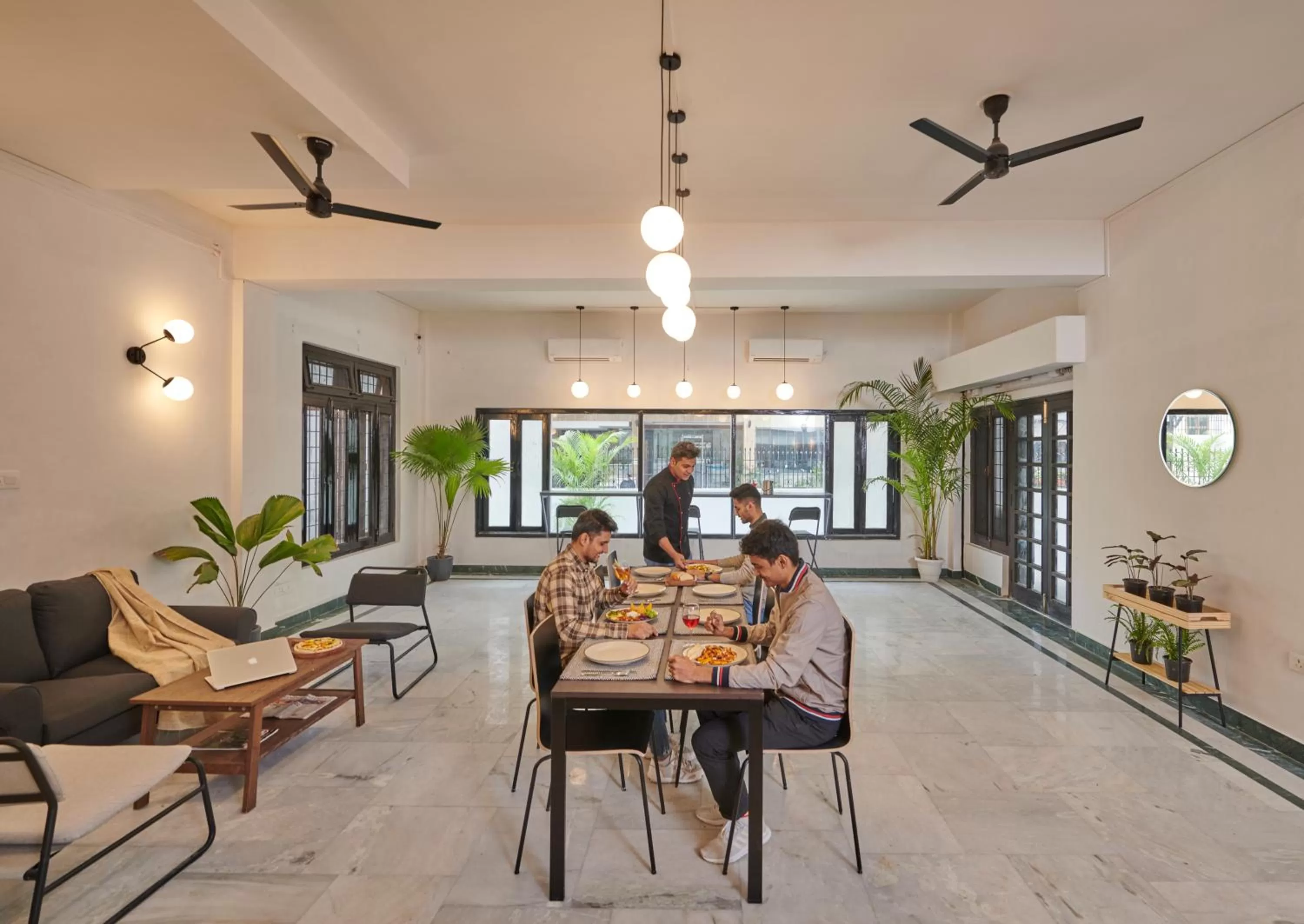 Restaurant/places to eat in Poshtel VNS