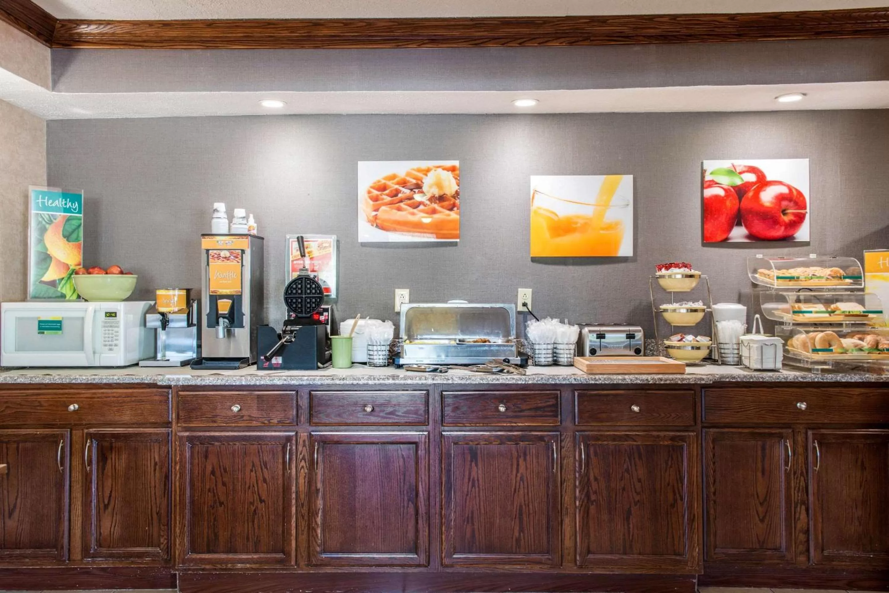 Restaurant/places to eat in Quality Inn Meadville