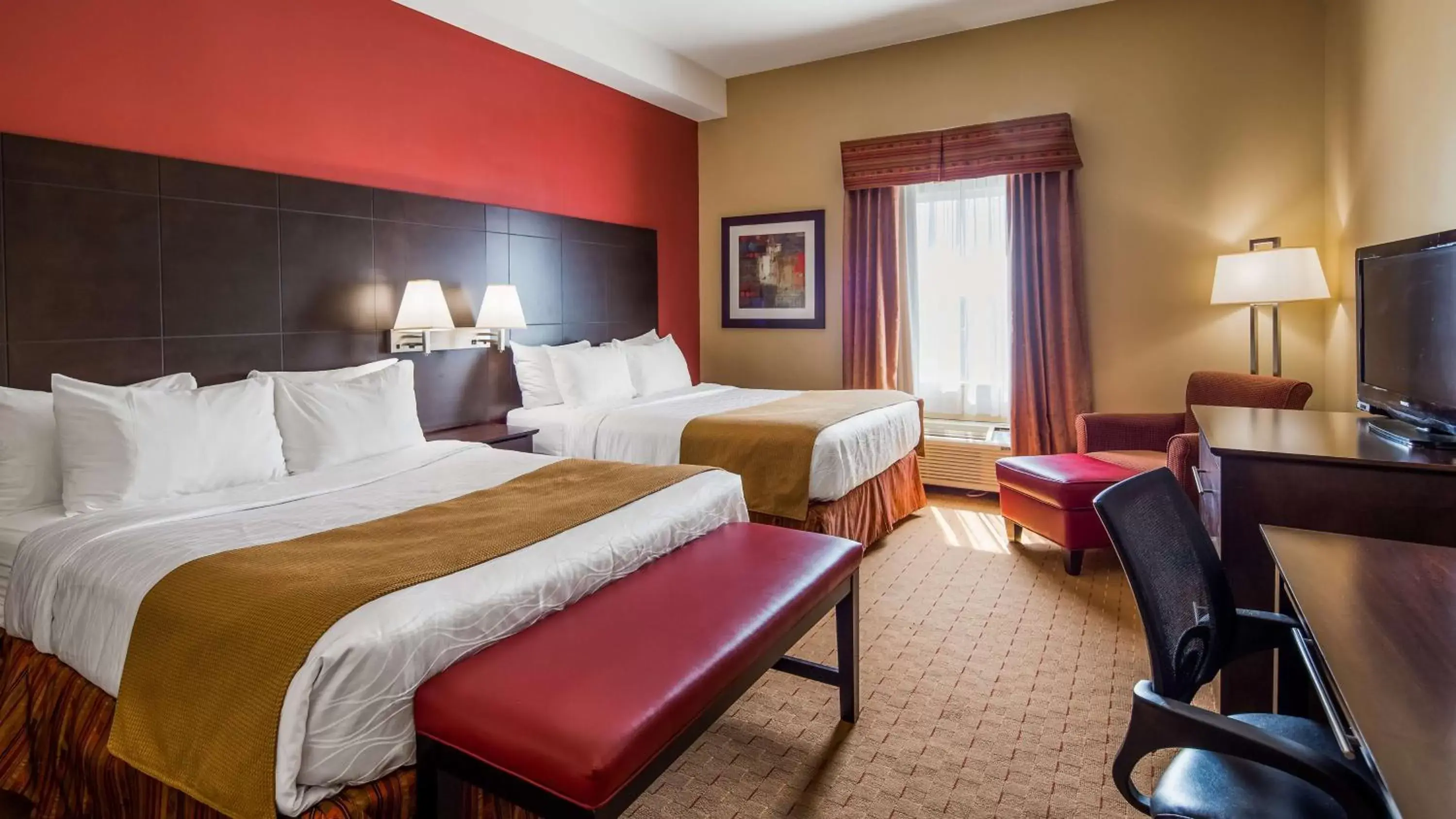 Queen Suite with Sofa Bed and Roll-In Shower - Disability Access/Non-Smoking in Best Western Plus Bowmanville Queen Suite with Sofa Bed and Roll-In Shower - Disability Access/Non-Smoking in Best Western Plus Bowmanville