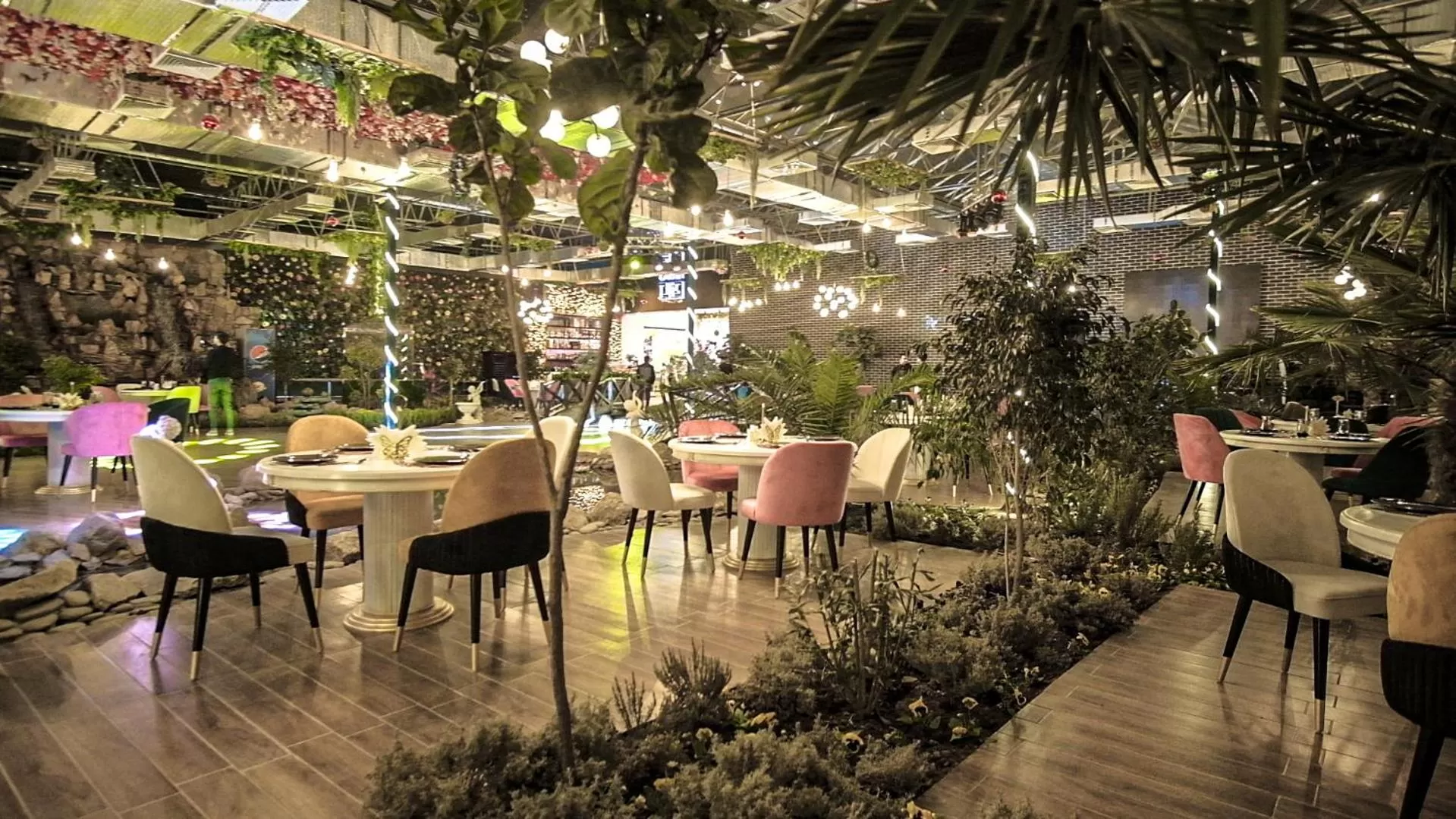 Restaurant/Places to Eat in Sahid Zarafshon