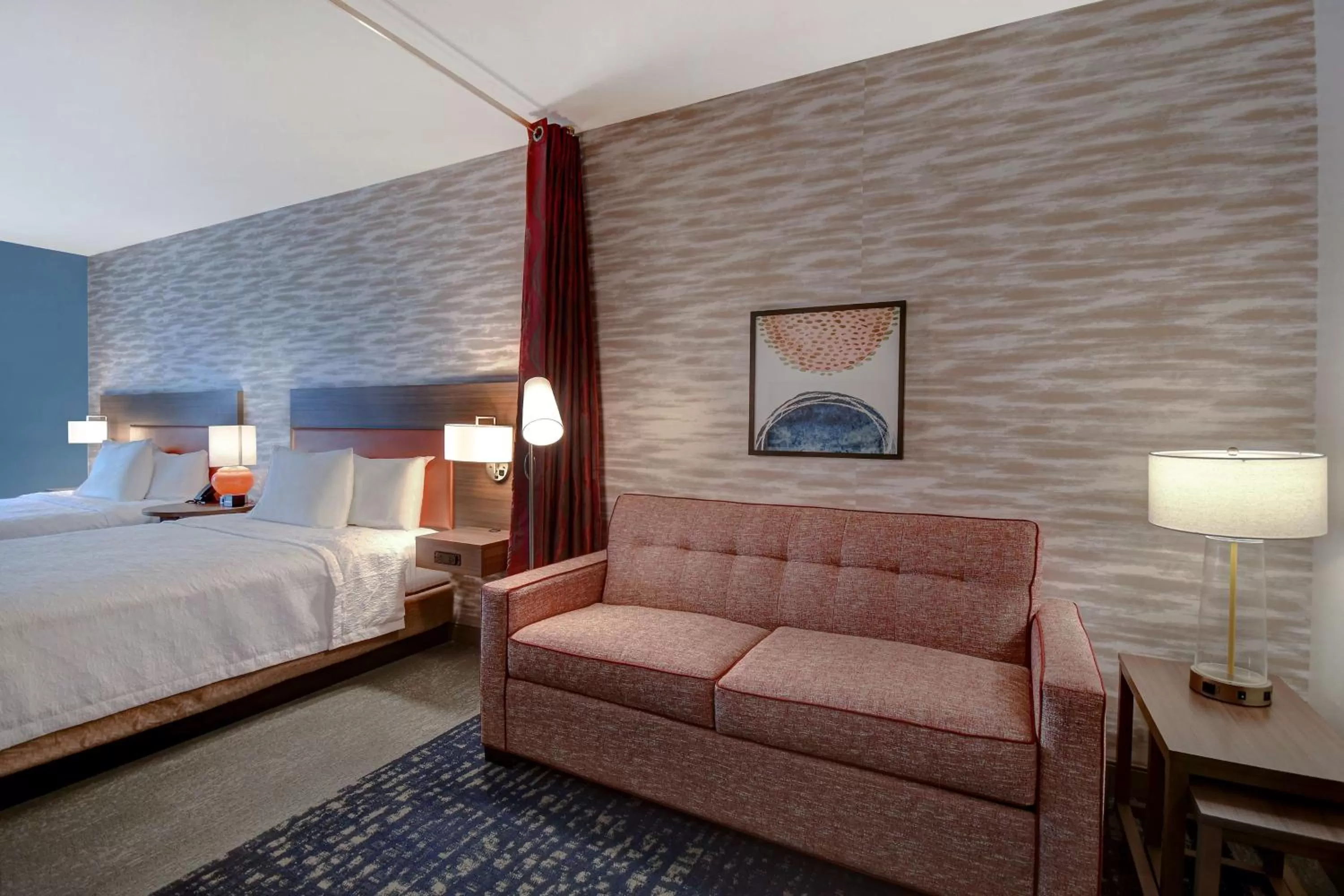 Living room, Bed in Home2 Suites by Hilton Troy