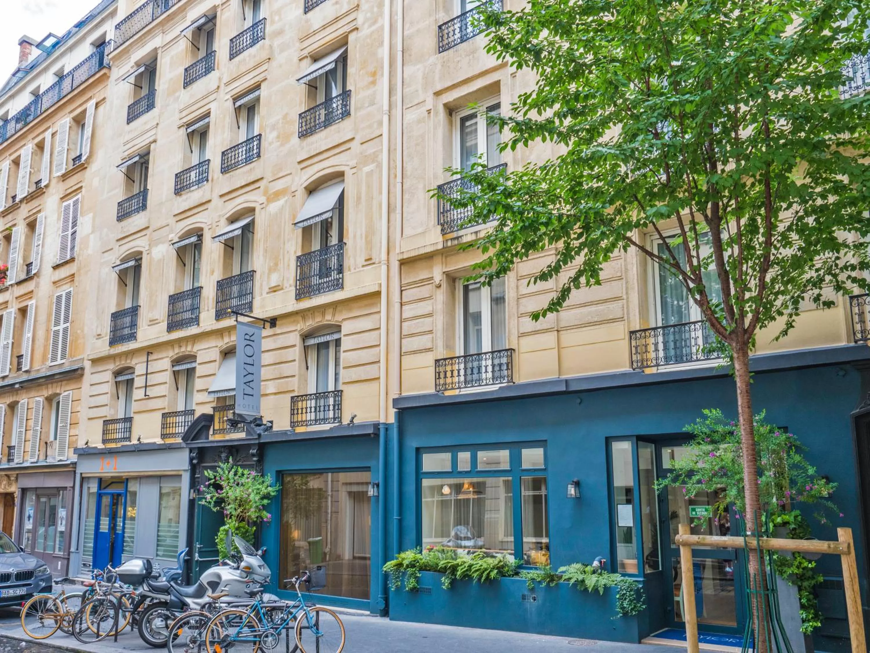 Property building in Hotel Taylor