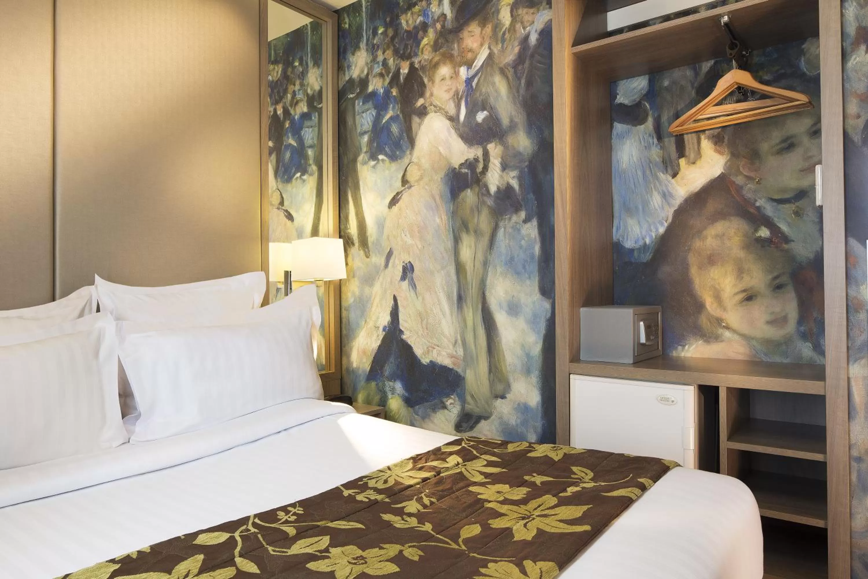 Bedroom, Bed in Turenne Le Marais