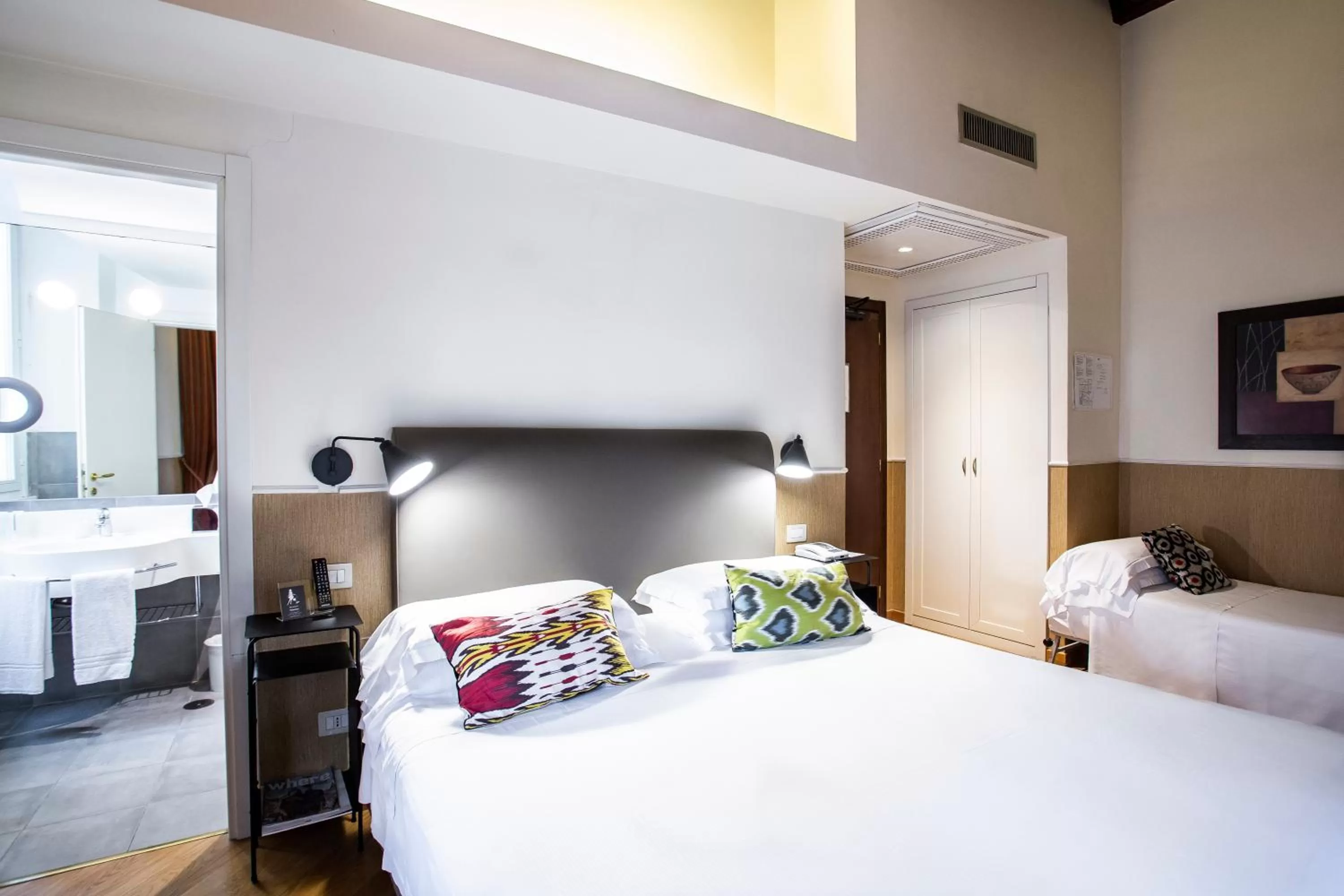 Photo of the whole room in Hotel Adriano