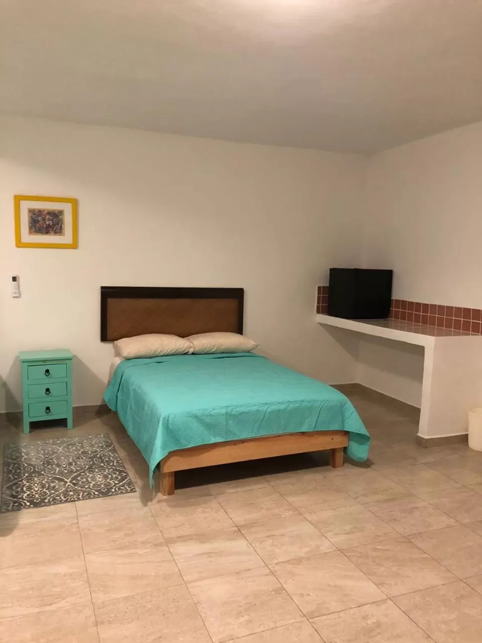 Bed in Airport Sleepy Inn