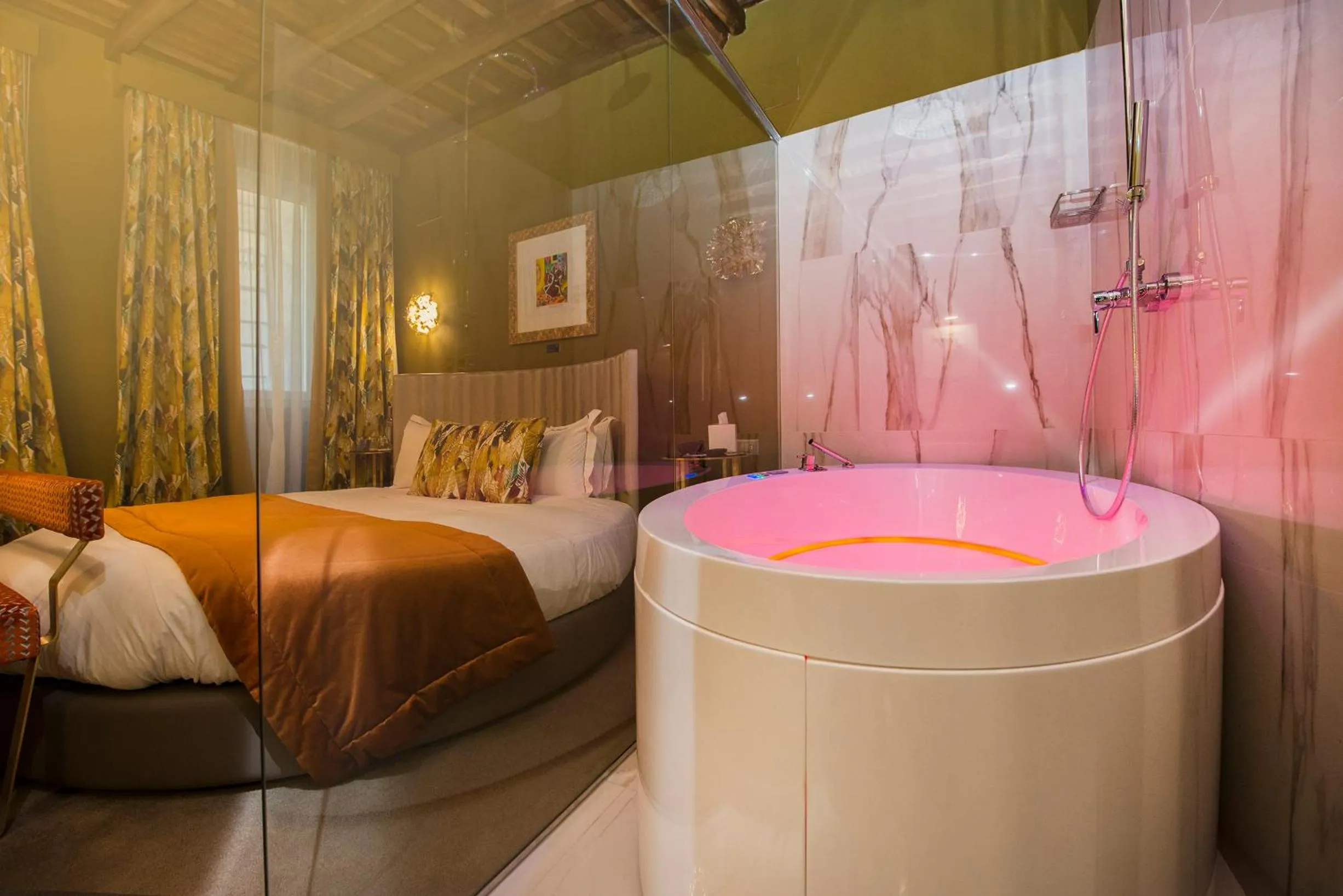 Hot Tub, Bed in Torre Argentina Relais - Residenze di Charme