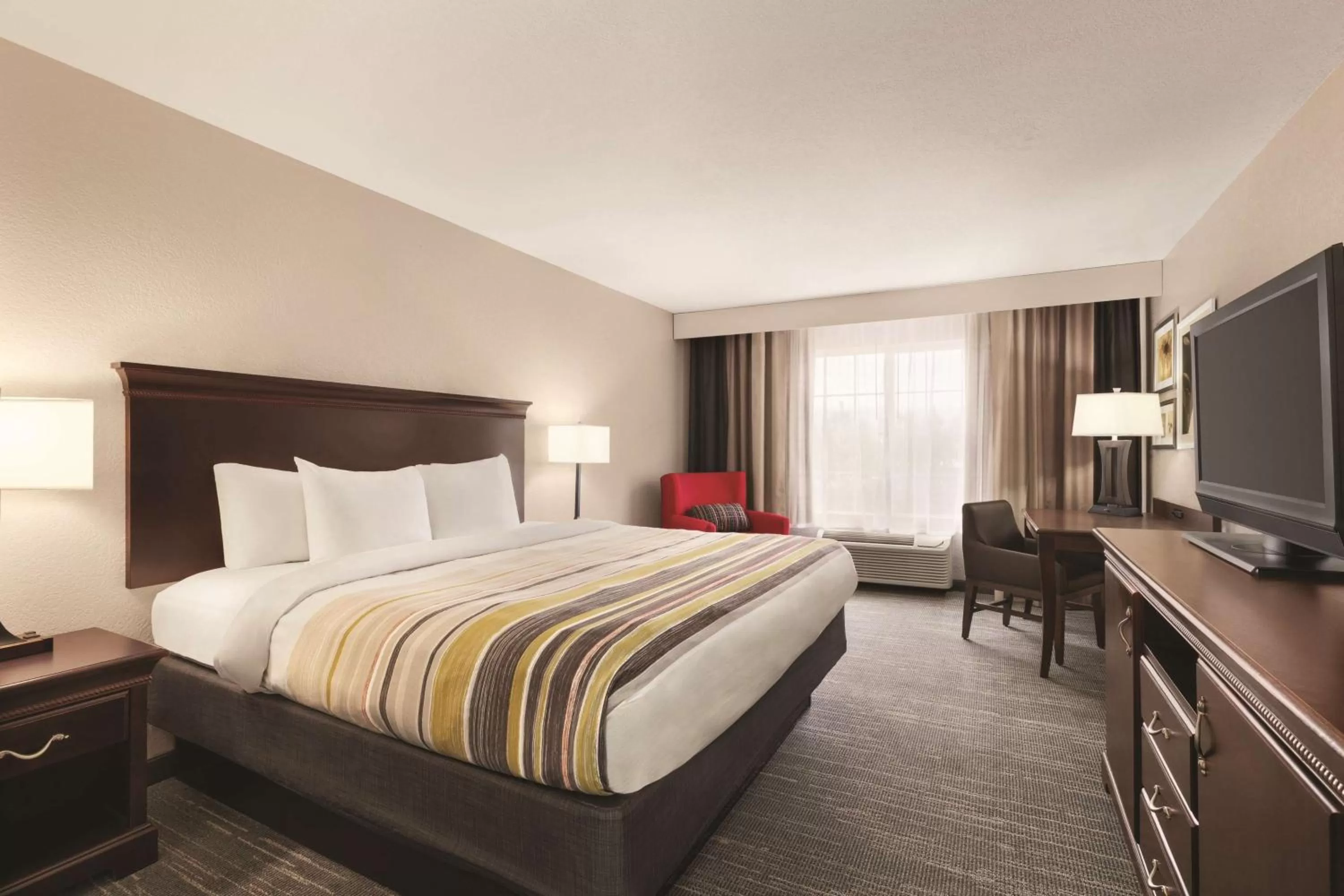 King Room with Roll-in Shower - Disability Access/Non-Smoking in Country Inn & Suites by Radisson, Homewood, AL