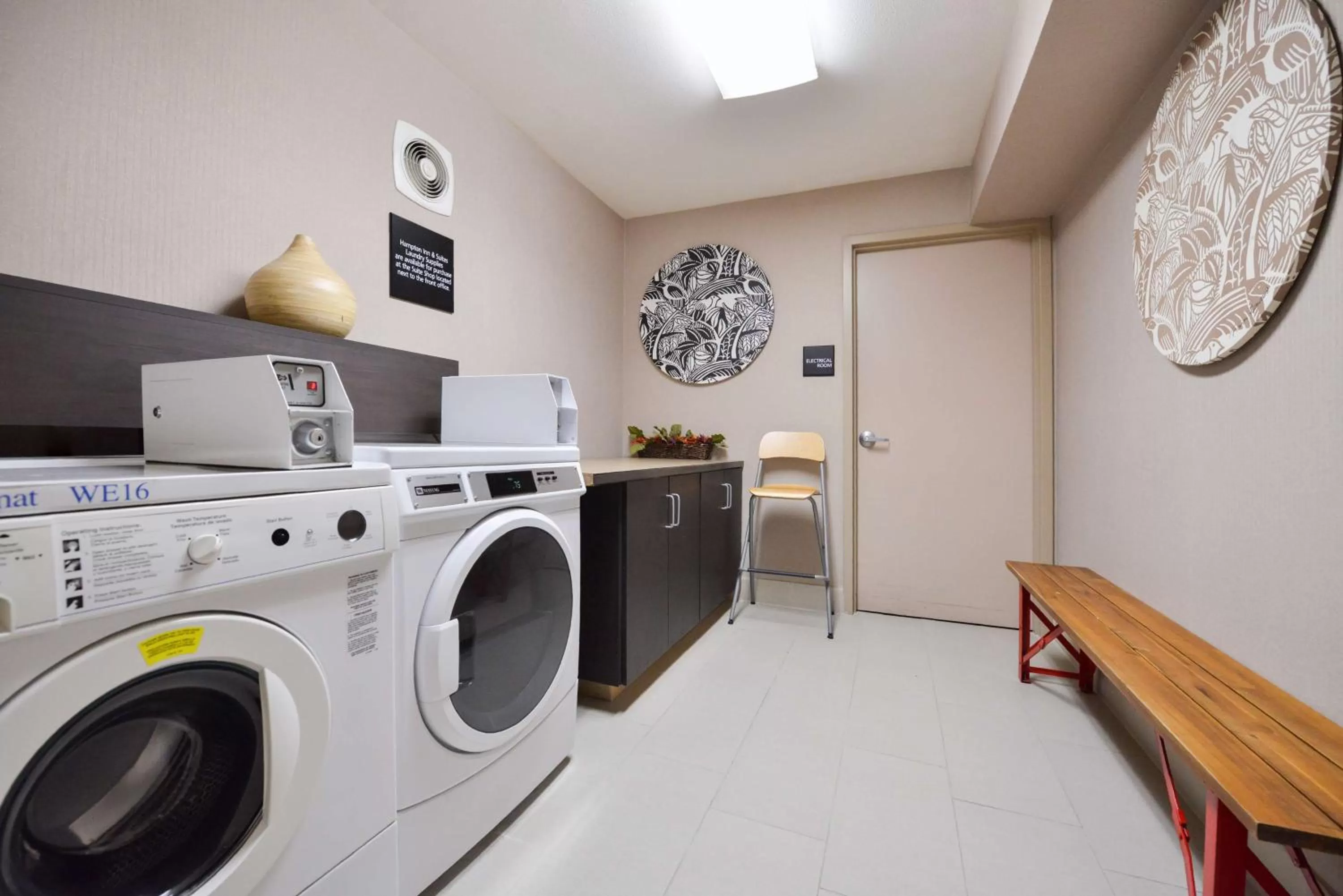 Property building in Hampton Inn & Suites San Francisco-Burlingame-Airport South