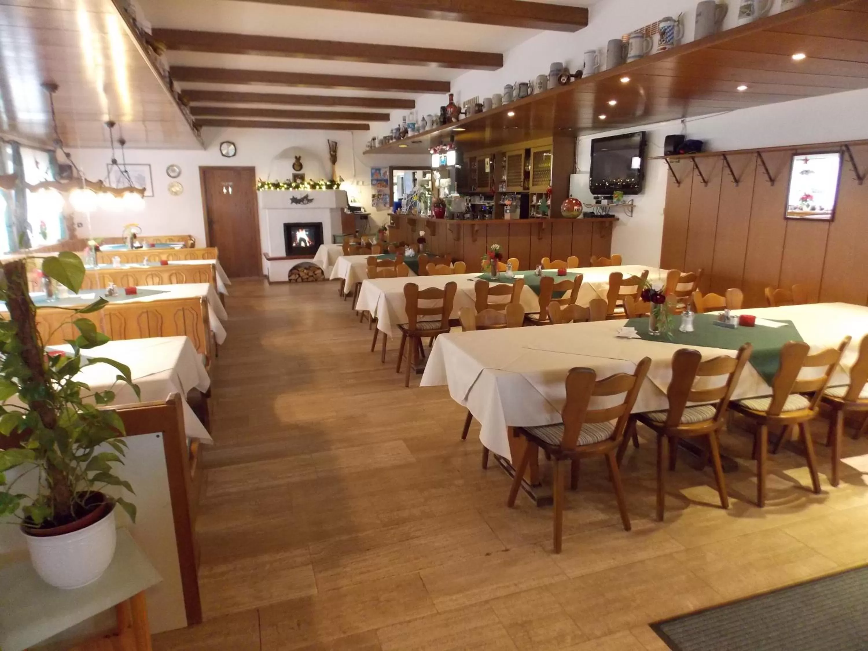 Restaurant/places to eat in Gasthaus Pension Rezatgrund