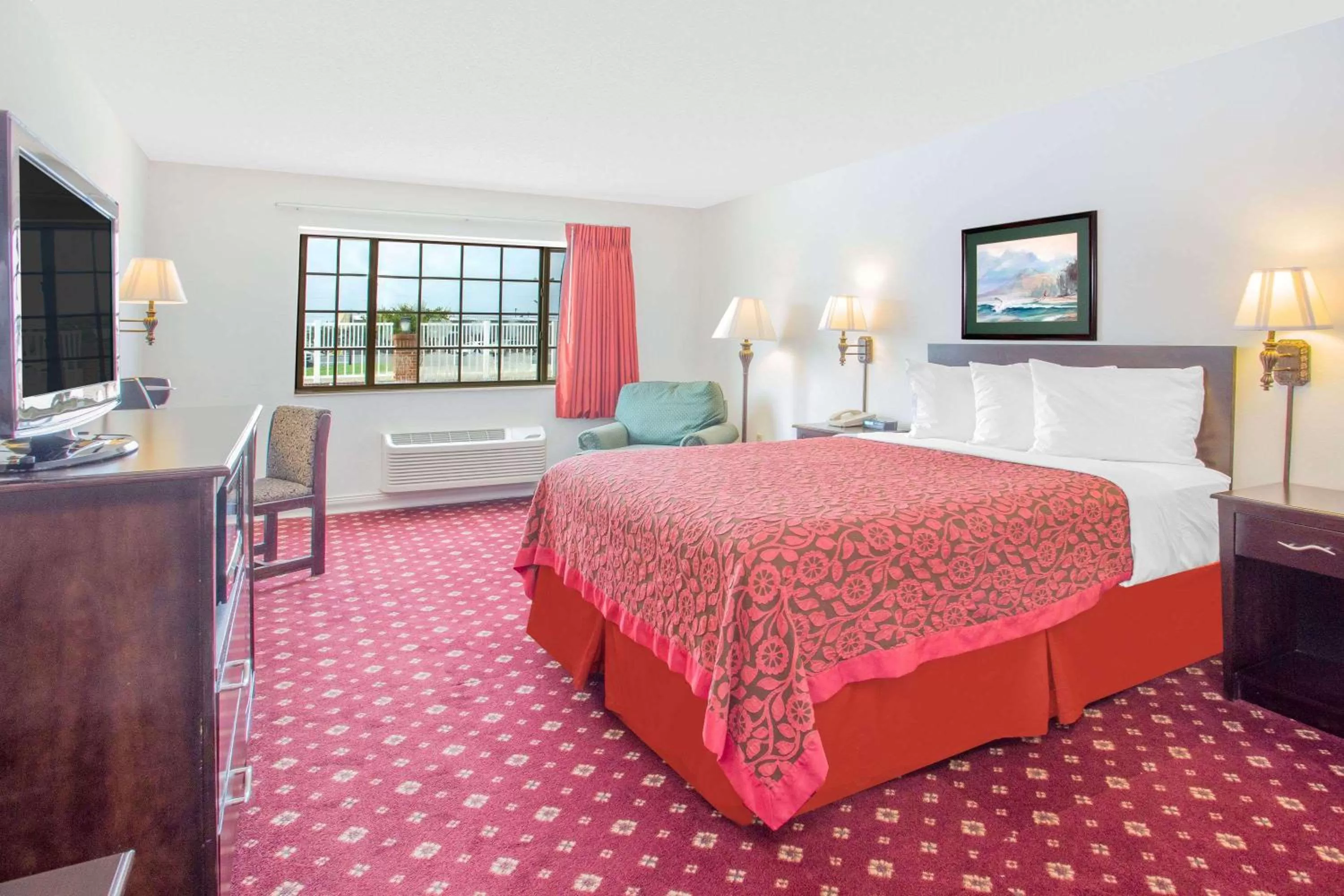 Photo of the whole room, Bed in Days Inn by Wyndham Lake Village