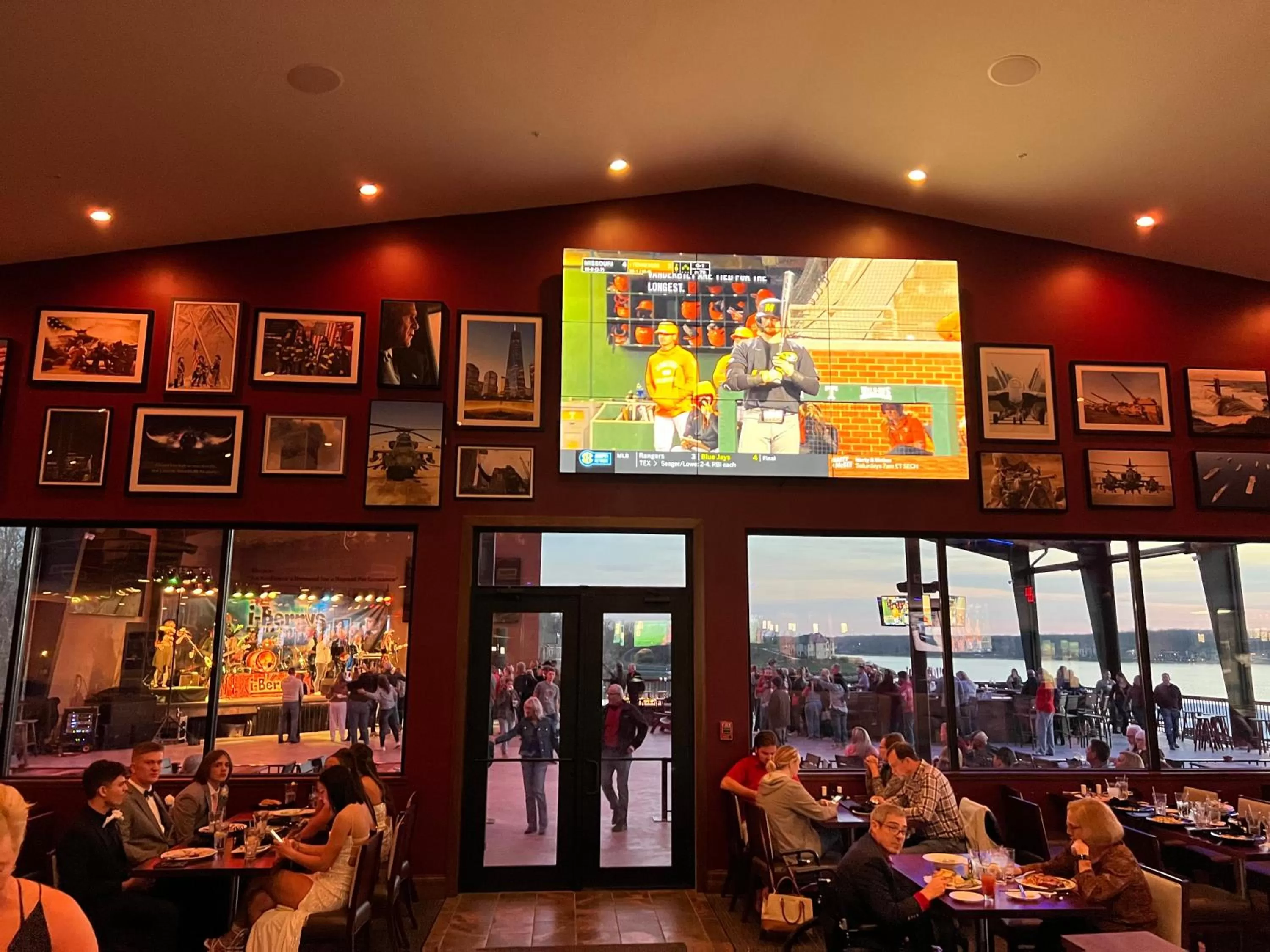 Restaurant/places to eat in The Resort at Lake of the Ozarks