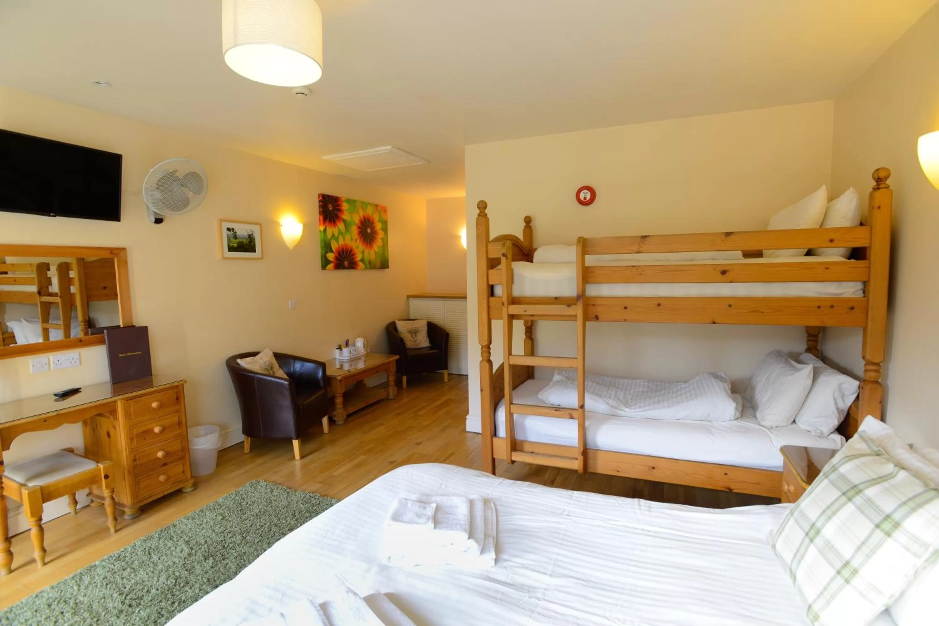 Bedroom, Bed in The Black Horse Inn