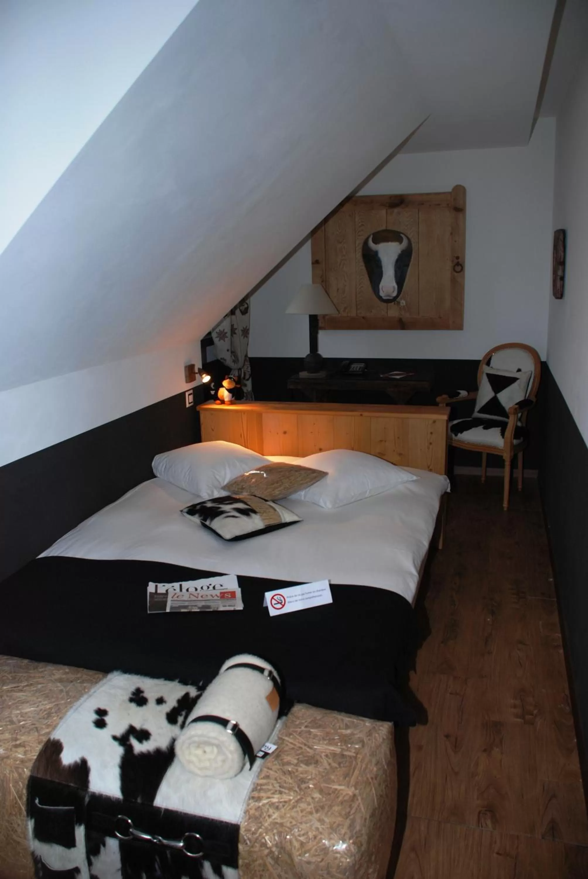 Bed in Hostellerie de Genève