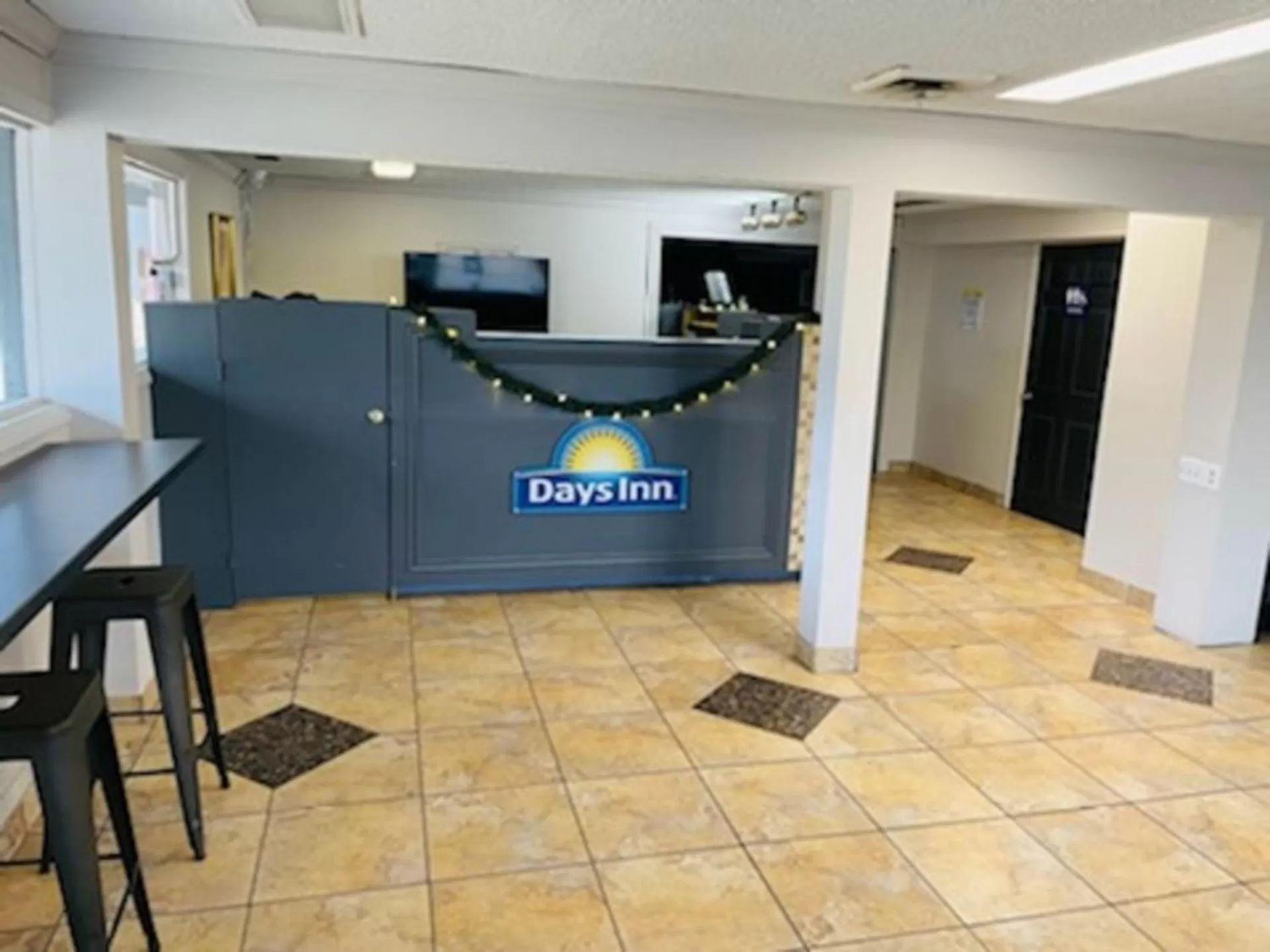 Lobby or reception in Days Inn and Suites by Wyndham Port Huron