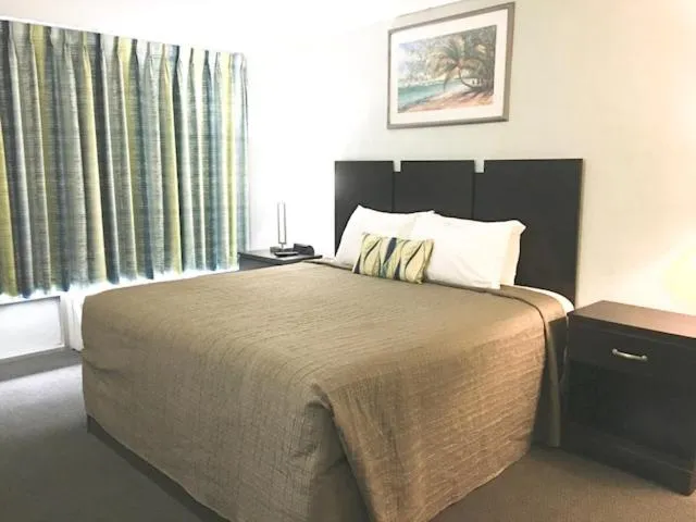 Bed in Ocean Plaza Motel