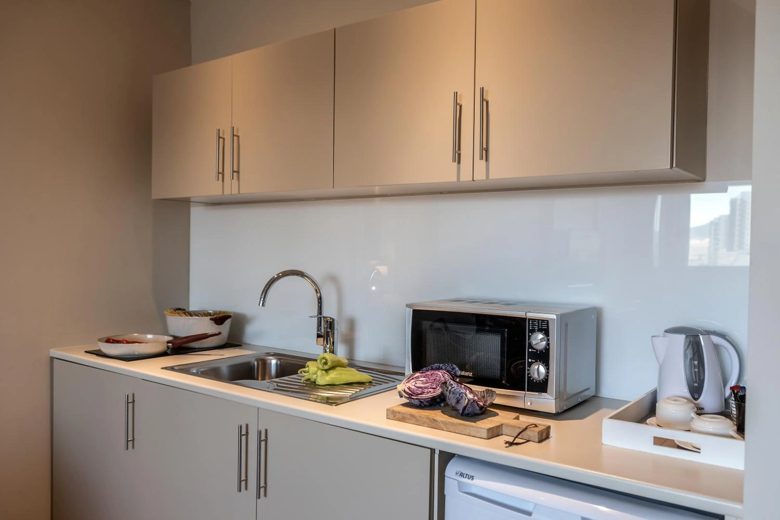 Coffee/tea facilities in Almond Business Hotel