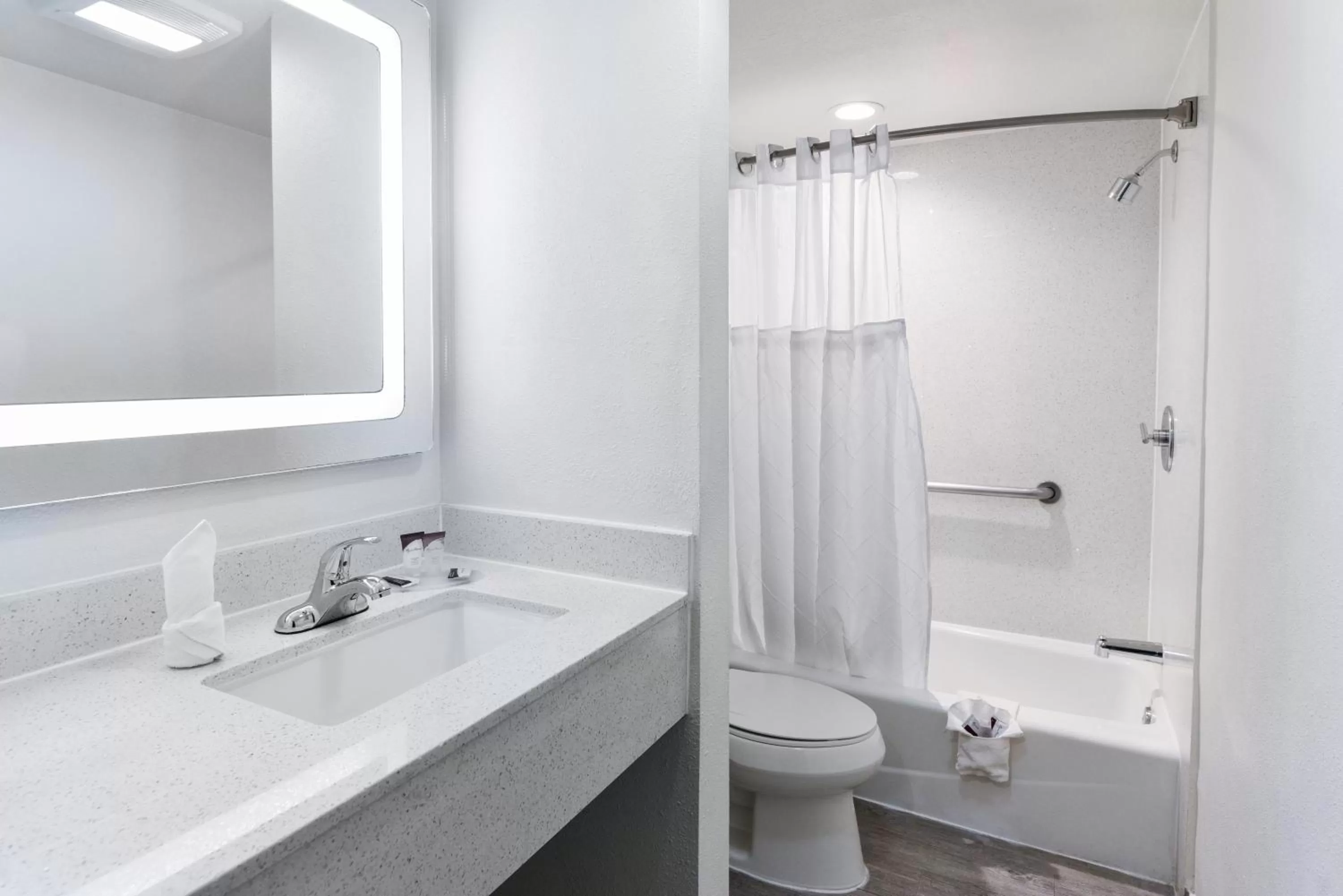 King Room - Non-Smoking in Hollywood Inn Express LAX