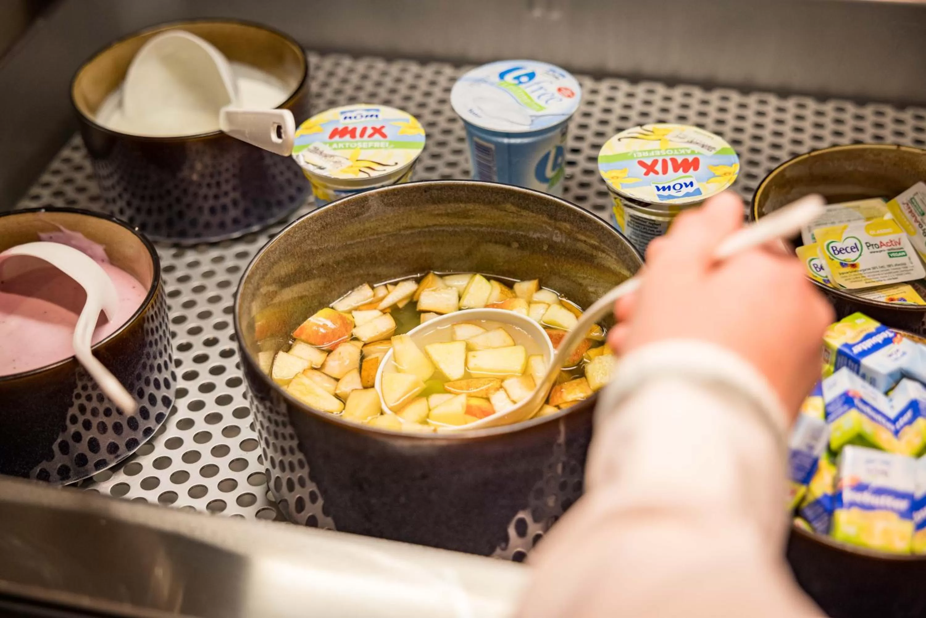 Buffet breakfast in On The Way 24 - Sauna & Golfsimulator inklusive