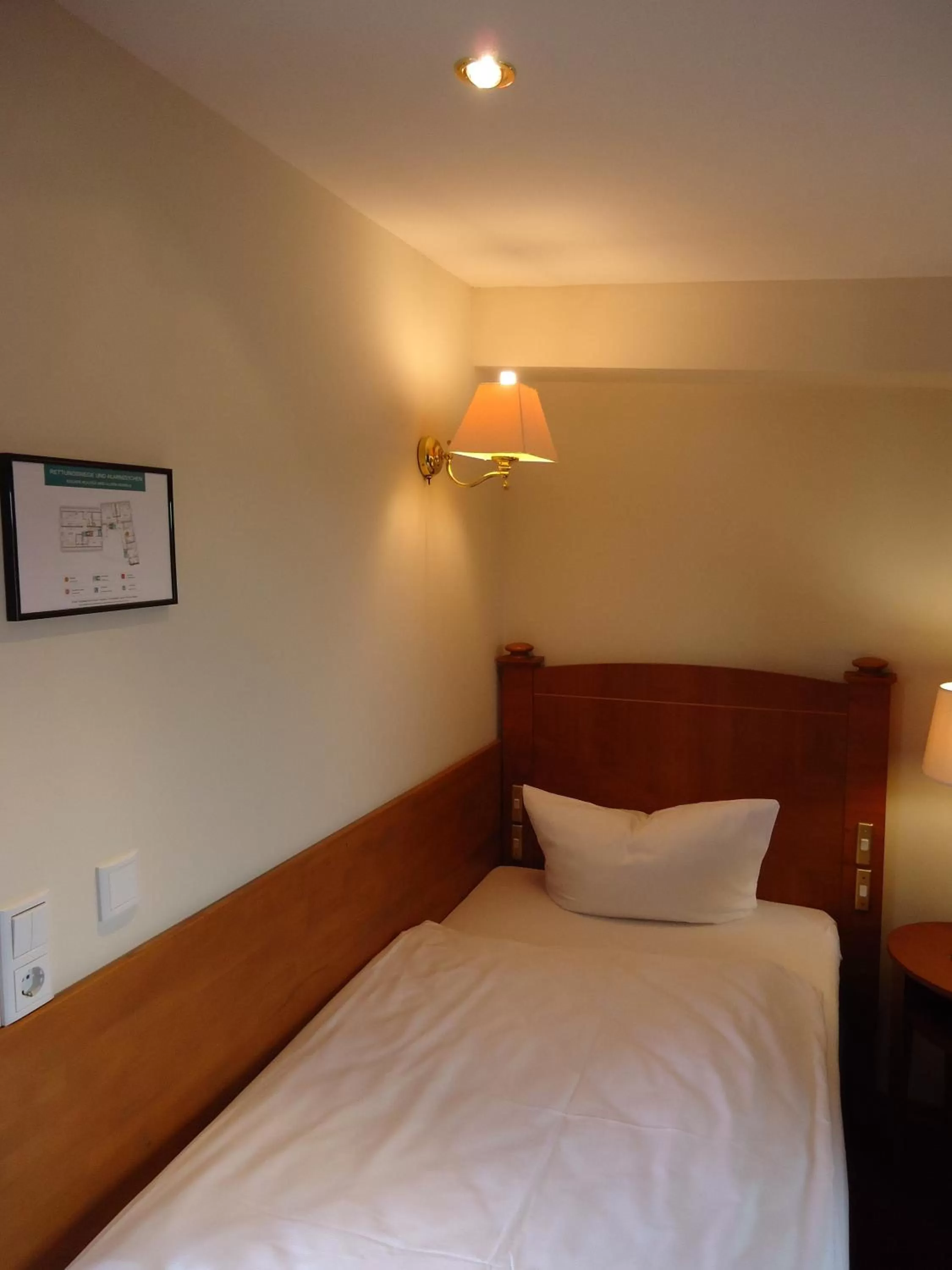 Bed in Hotel und Restaurant Haus Sajons