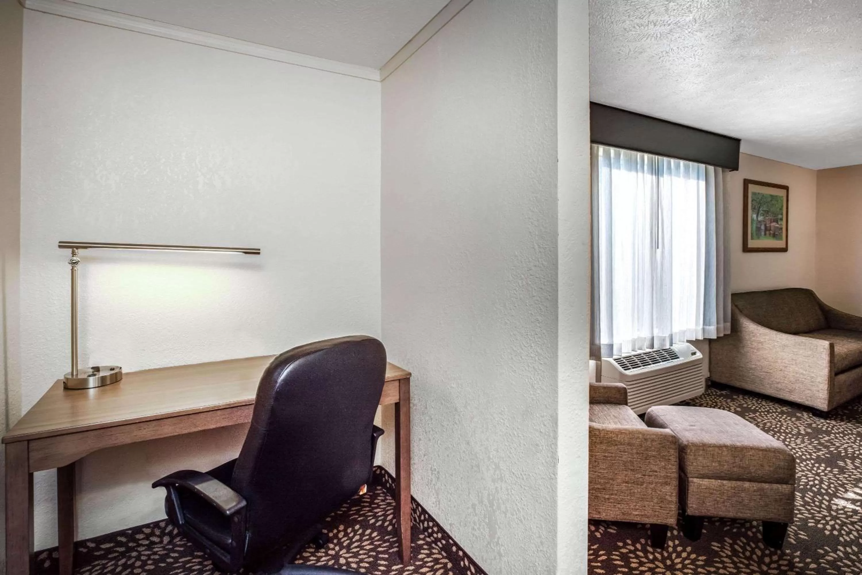 Photo of the whole room, Seating Area in La Quinta by Wyndham Wenatchee