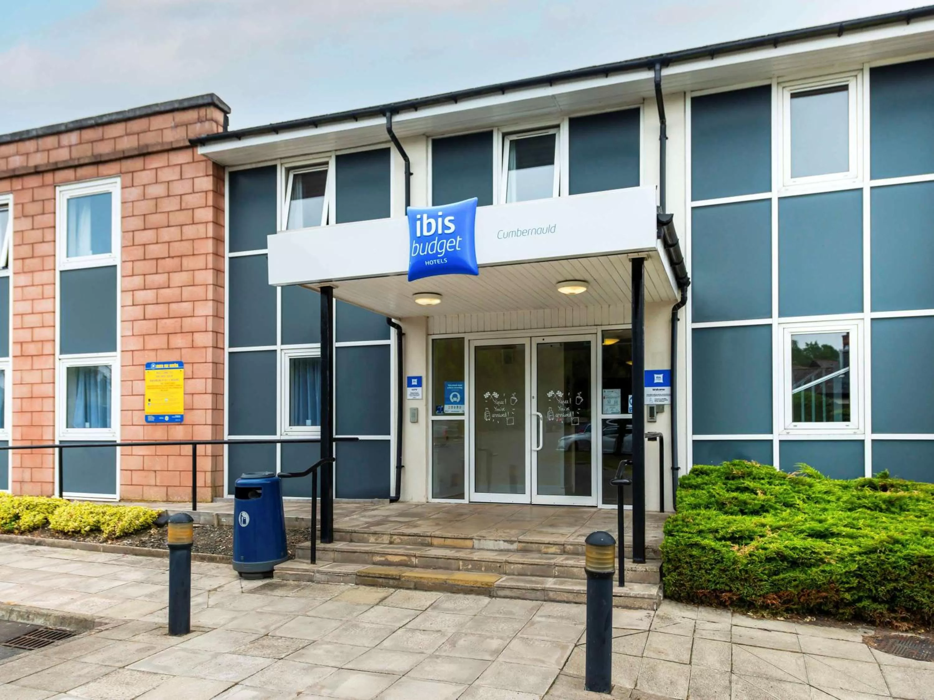 go2 Glasgow Cumbernauld Hotel - Free Parking and Pet Friendly