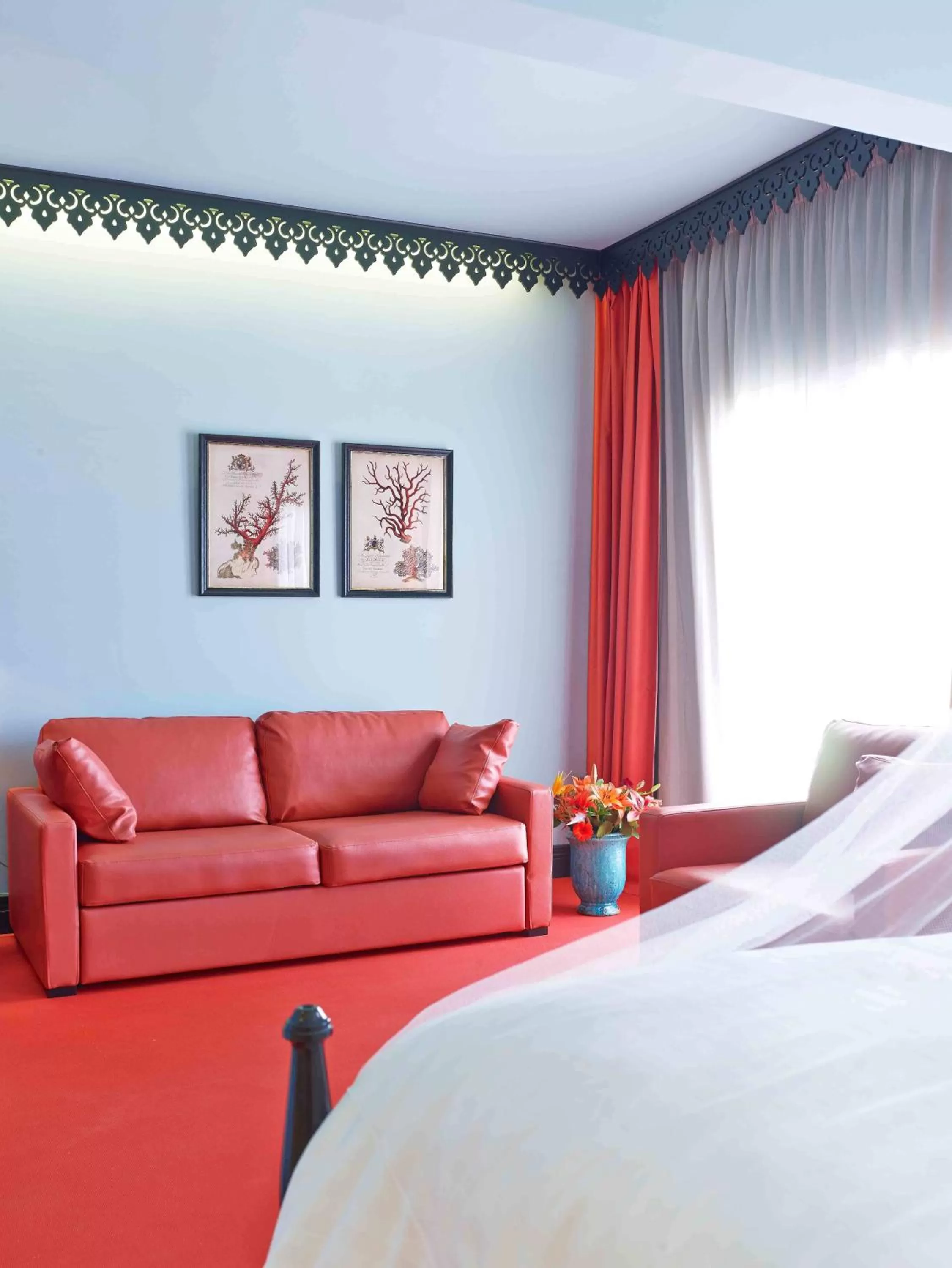 Living room, Bed in Villa Delisle Hôtel & Spa