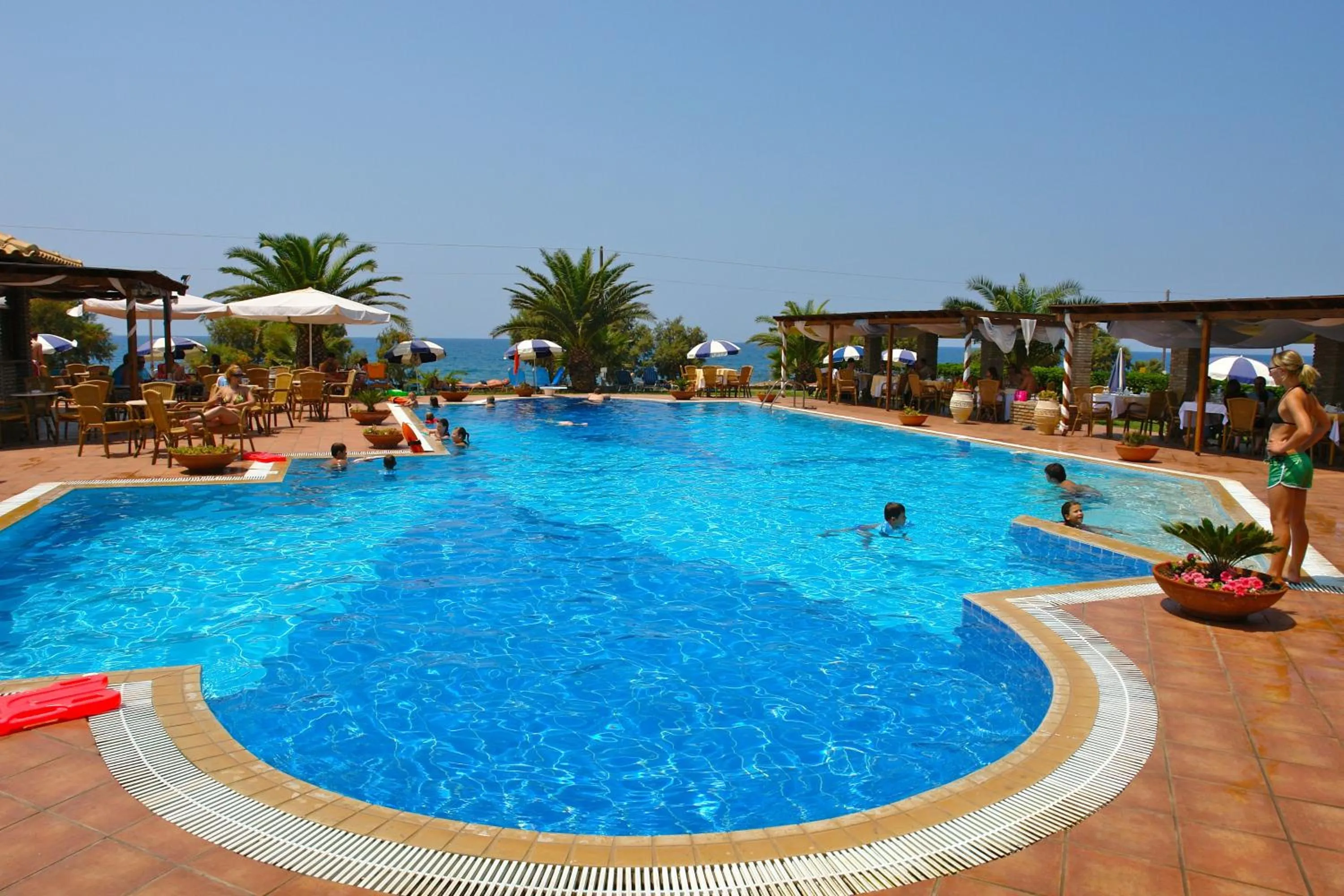 Swimming pool in Hotel Oasis