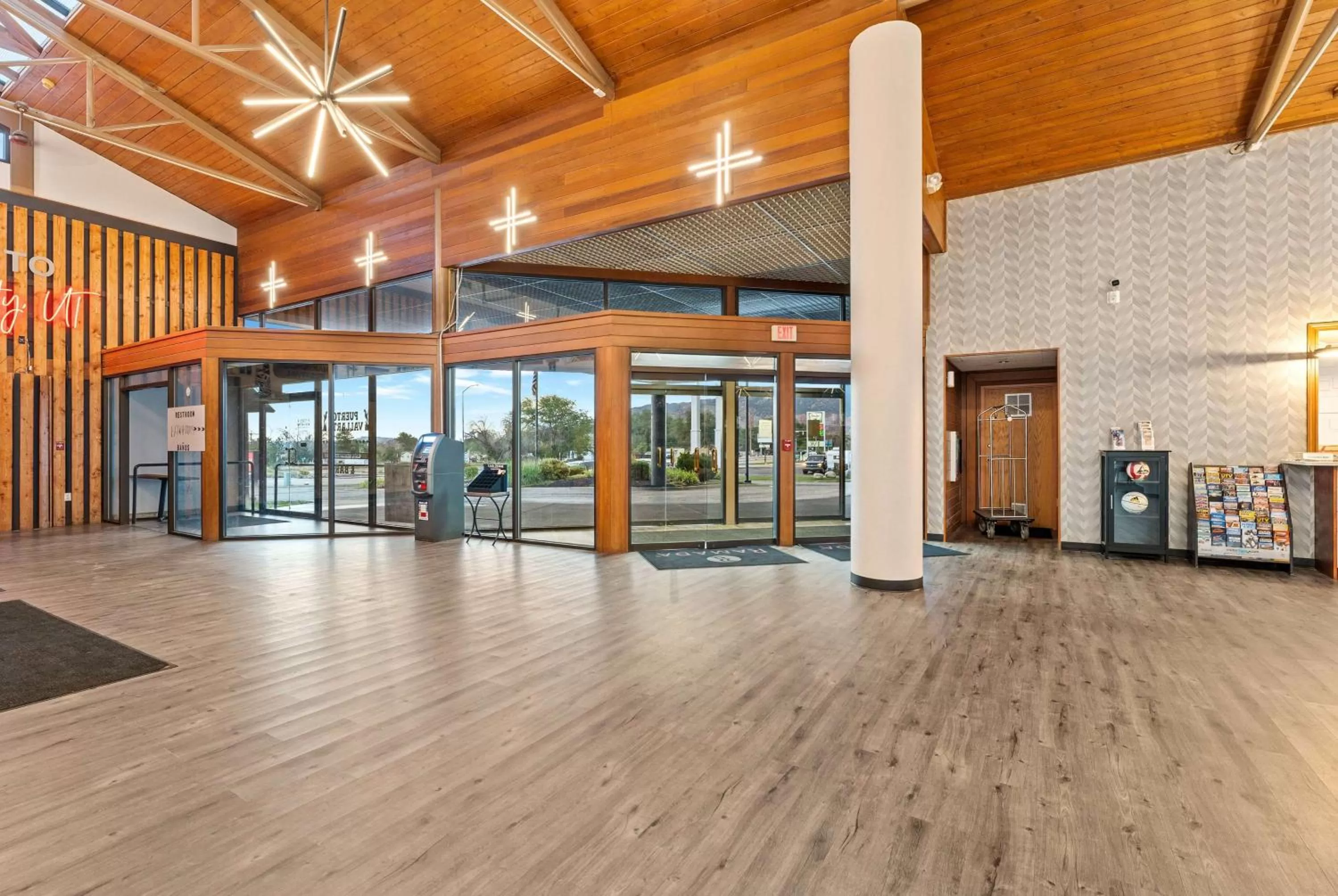 Lobby or reception in Ramada by Wyndham Cedar City