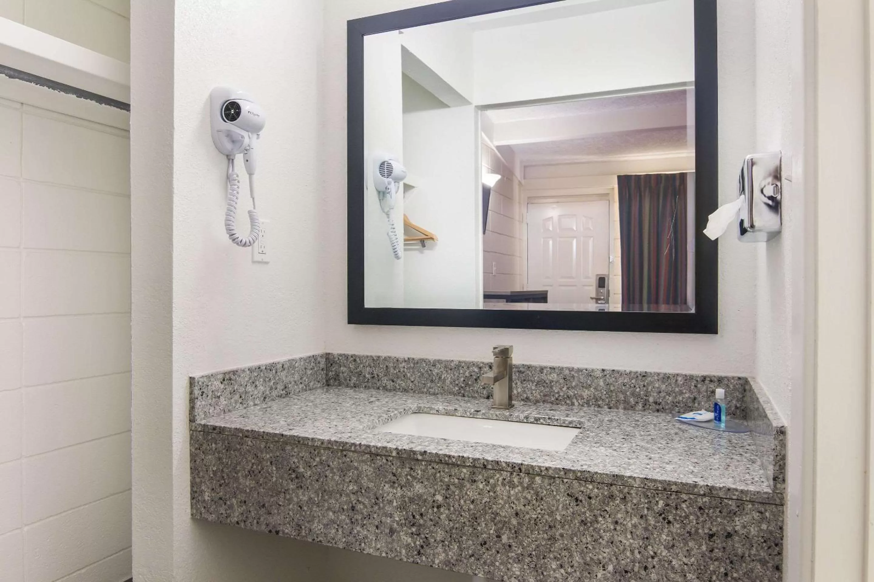 Bathroom in Rodeway Inn Nashville