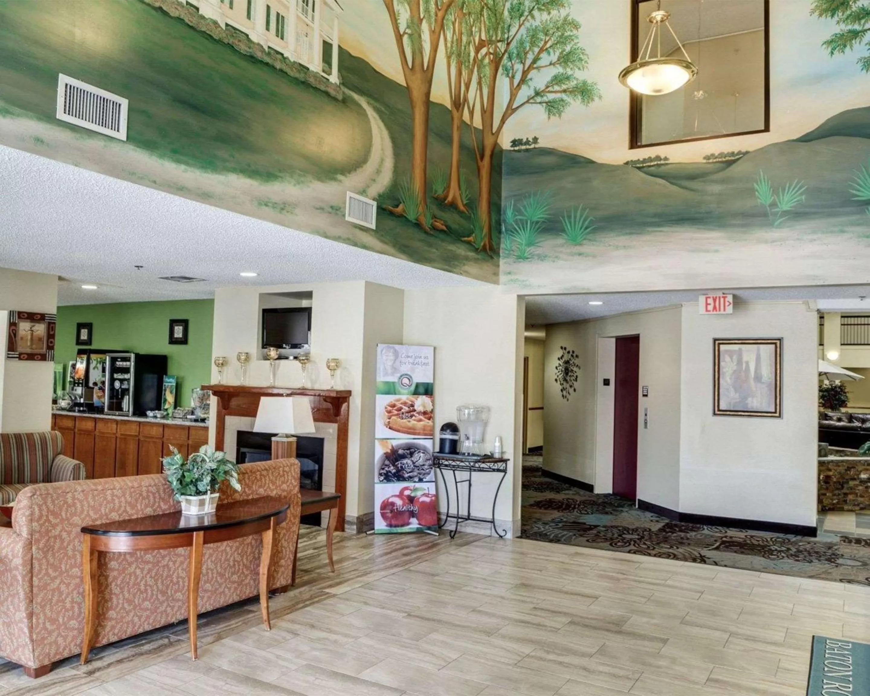 Lobby or reception in Quality Suites Baton Rouge East - Denham Springs