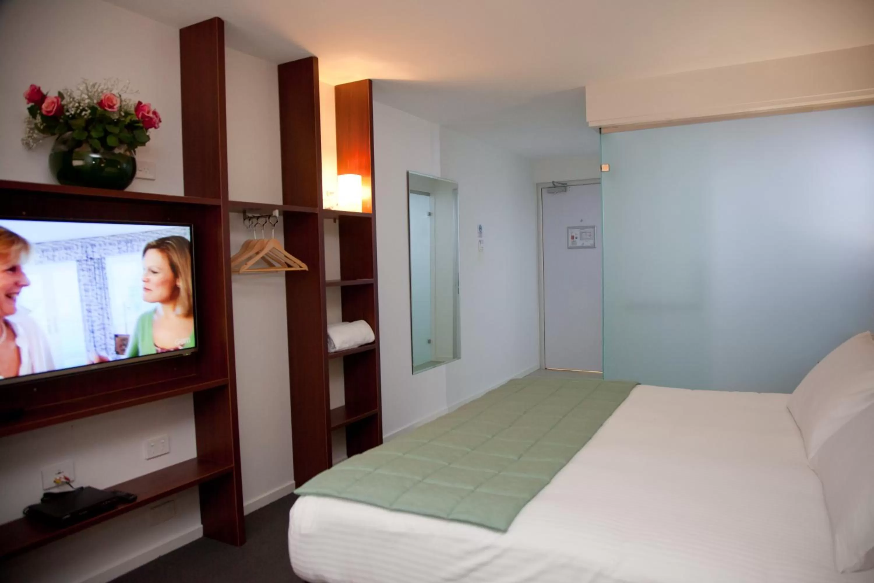 Bathroom, Bed in Grand Hotel and Studios