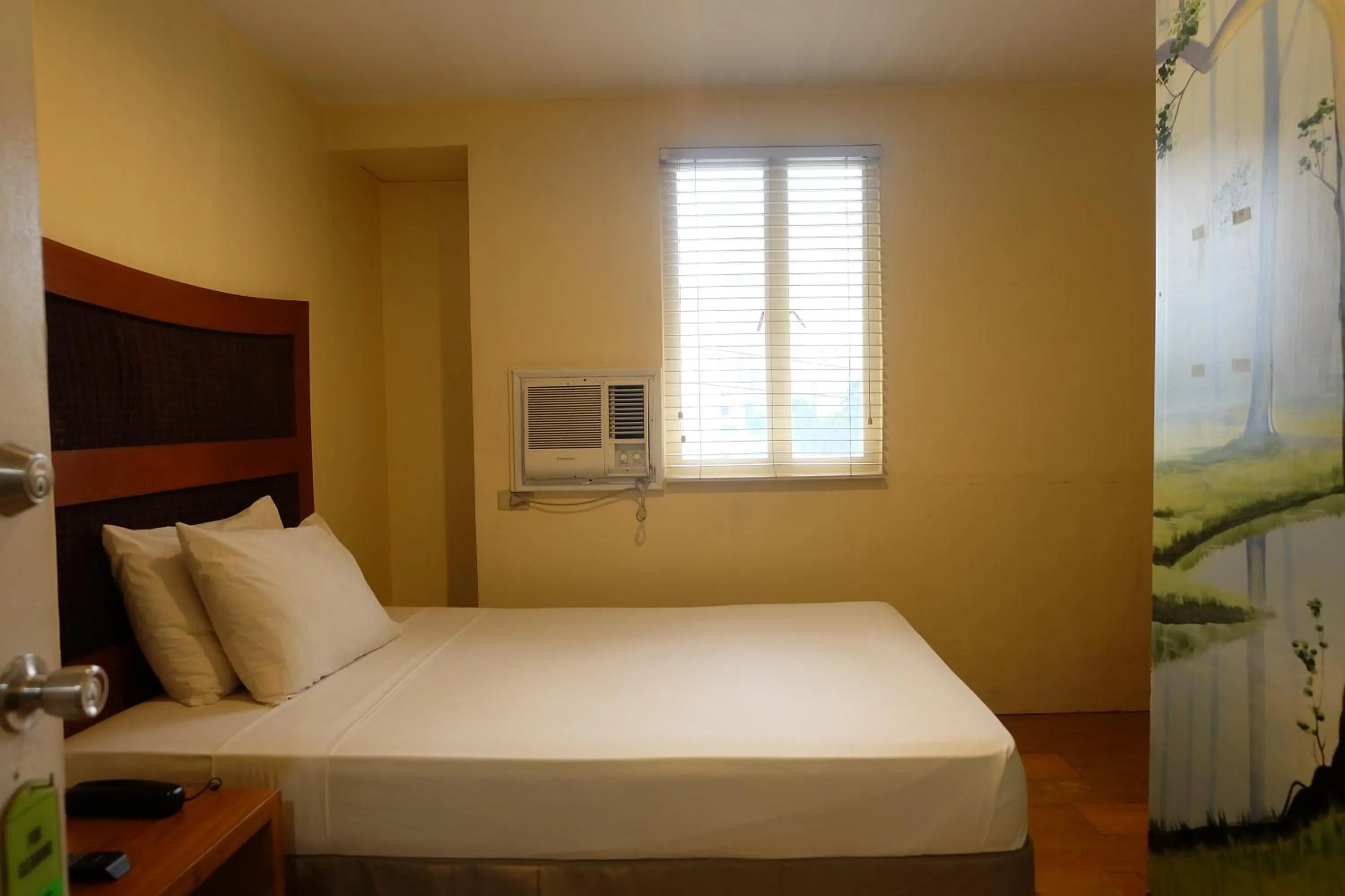 Bed in Spaces Hotel Makati