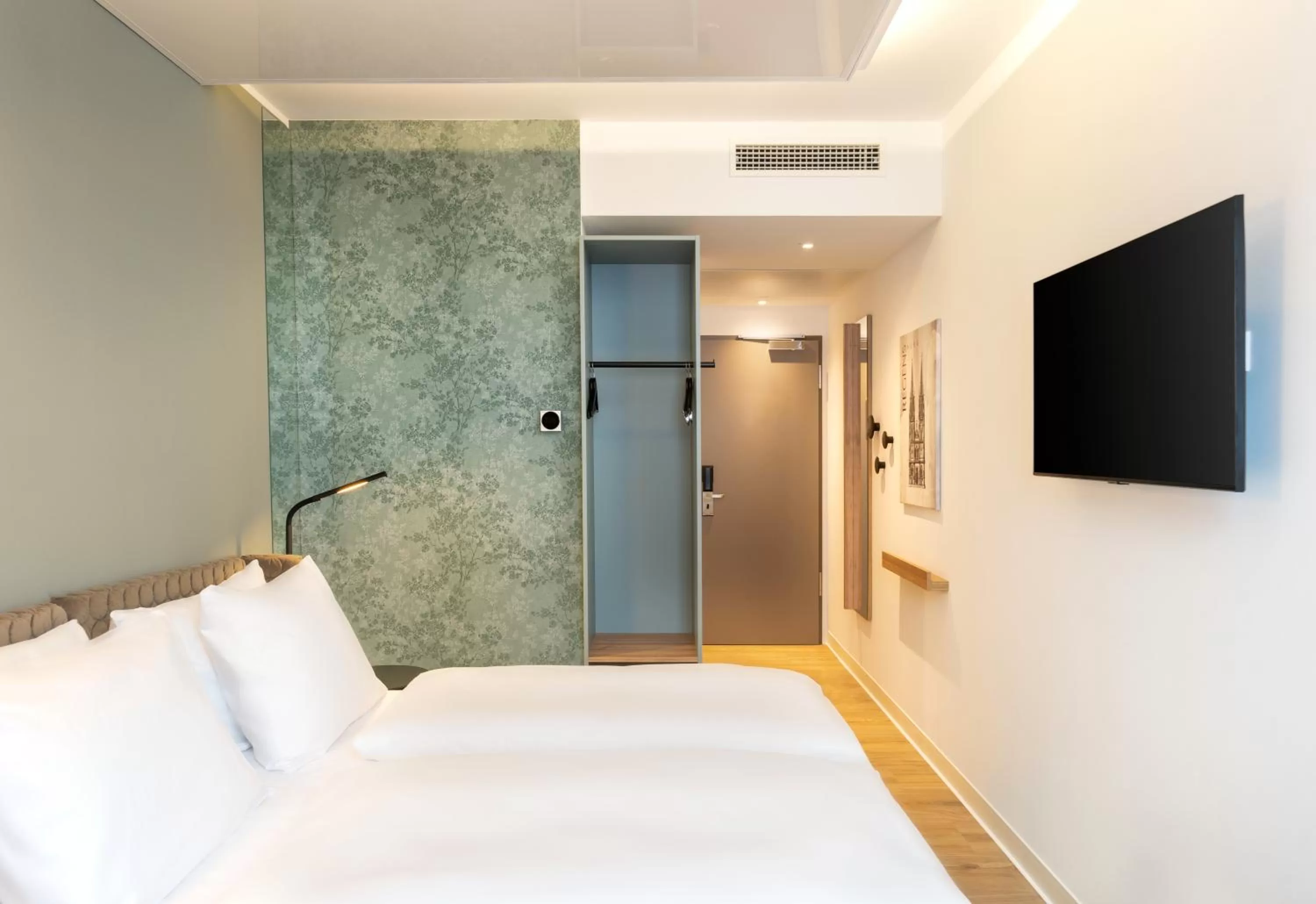 Bed in elaya hotel regensburg city center