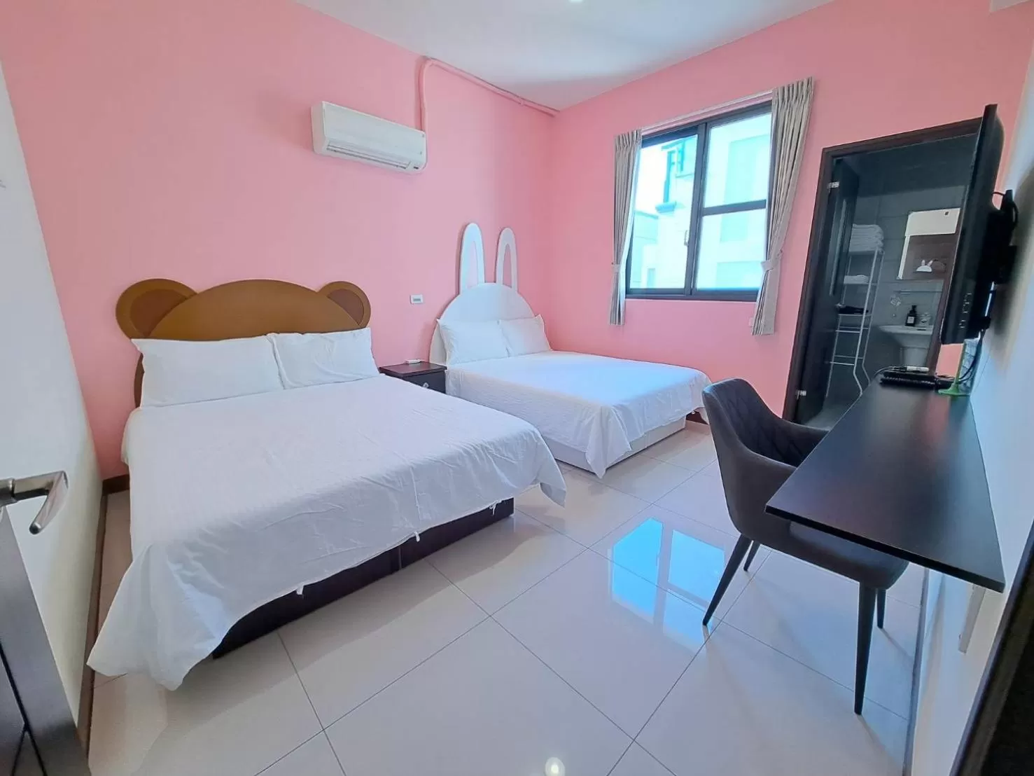 Bed in Have FUN villa -KTV BBQ Mahjong