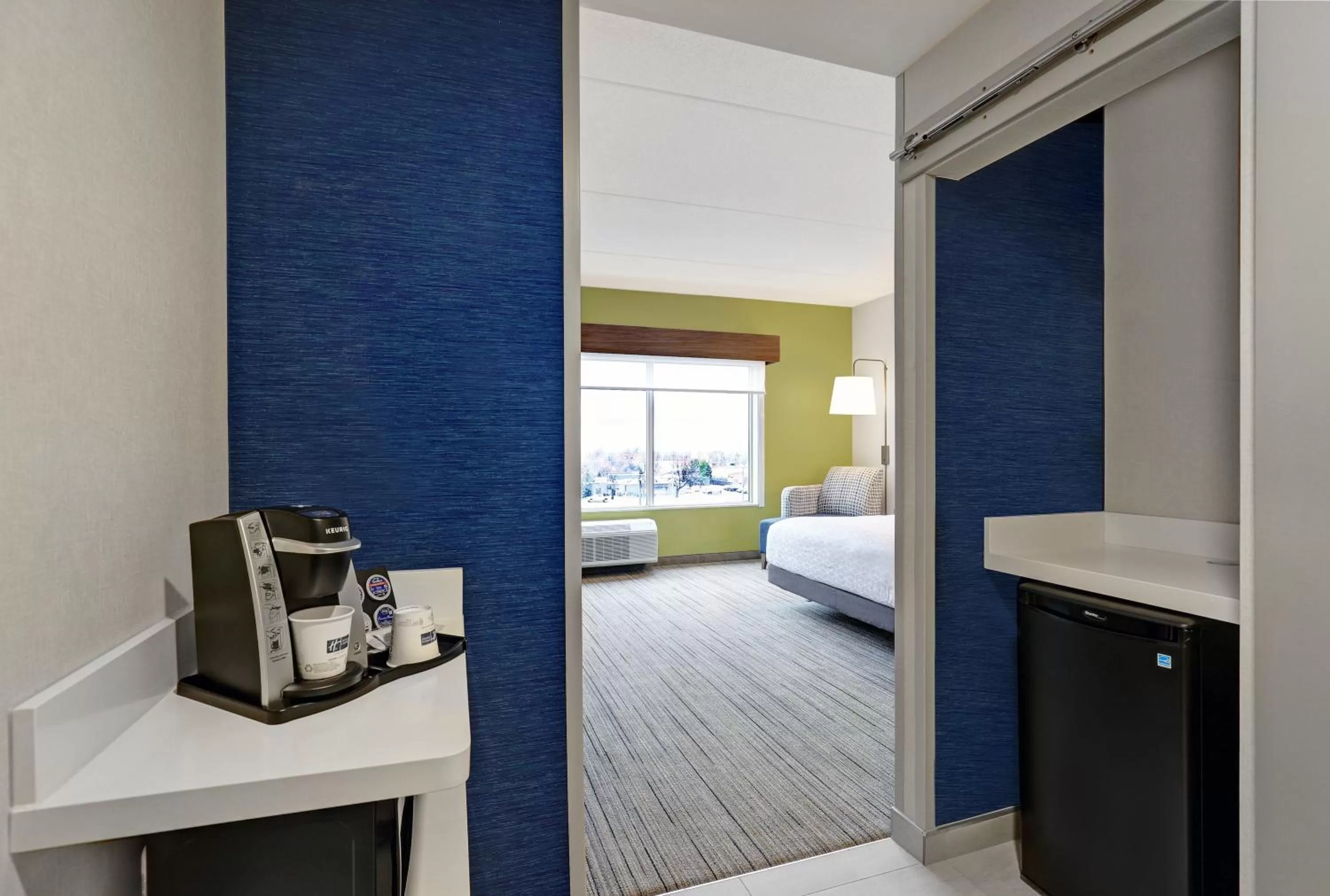 Photo of the whole room, Bed in Holiday Inn Express & Suites - Collingwood