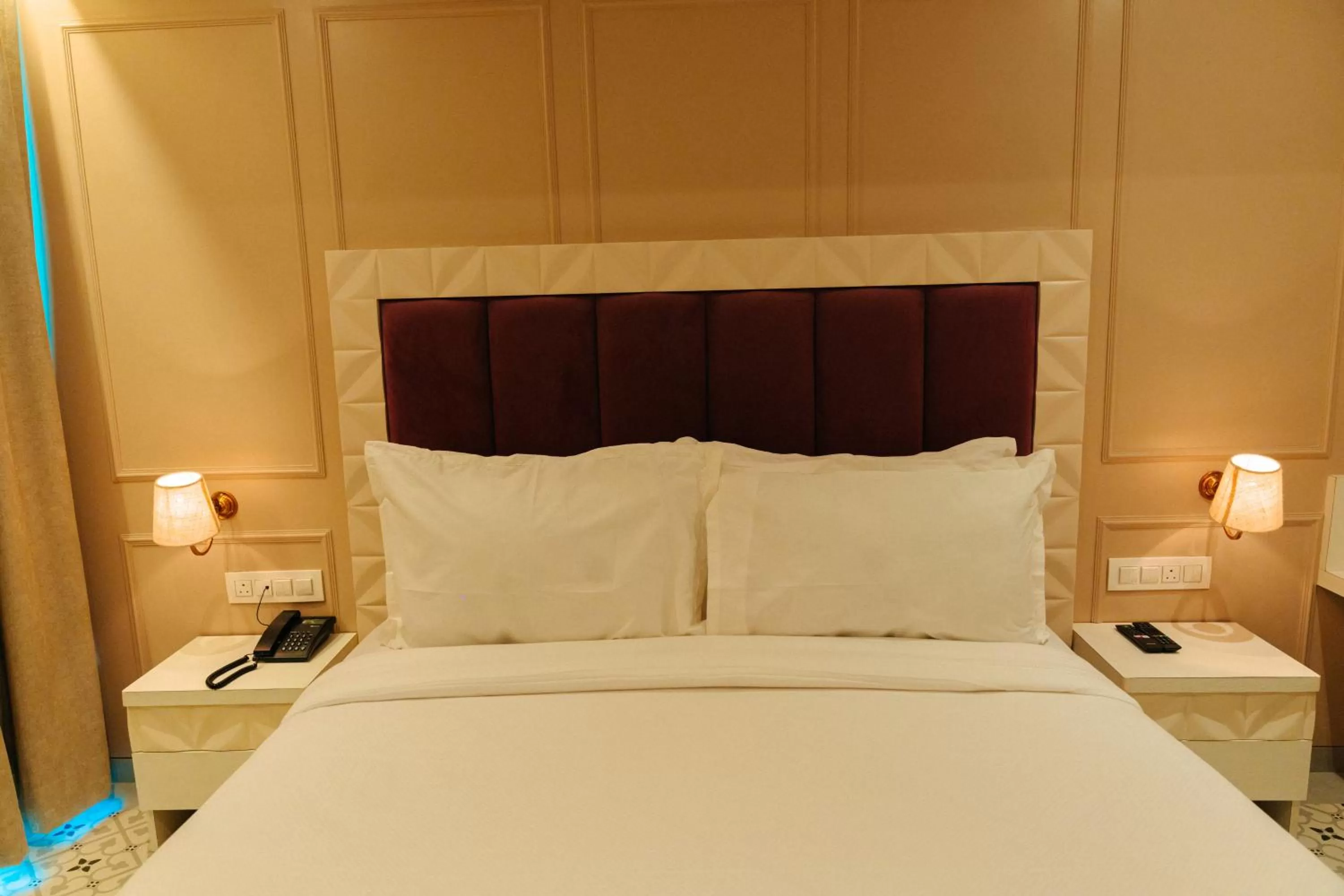 Bed in Arnna Hotel- Goregaon East