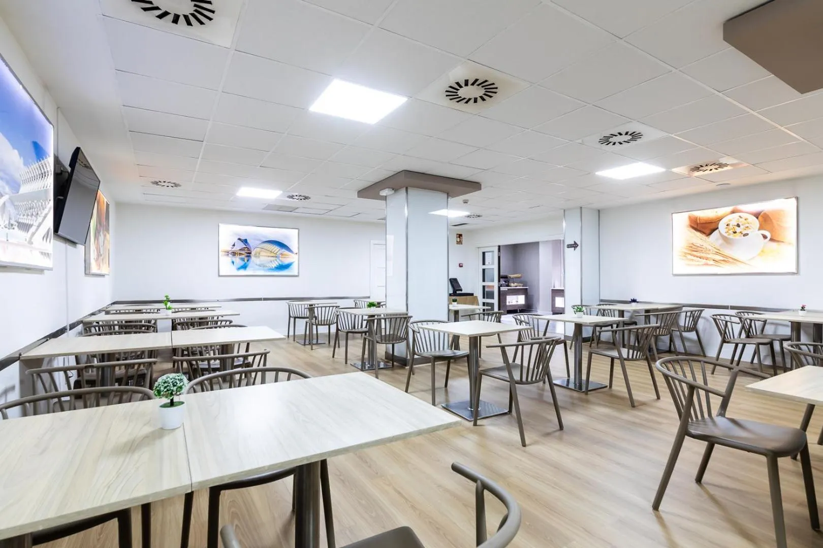 Restaurant/places to eat in Sweet Hotel Renasa