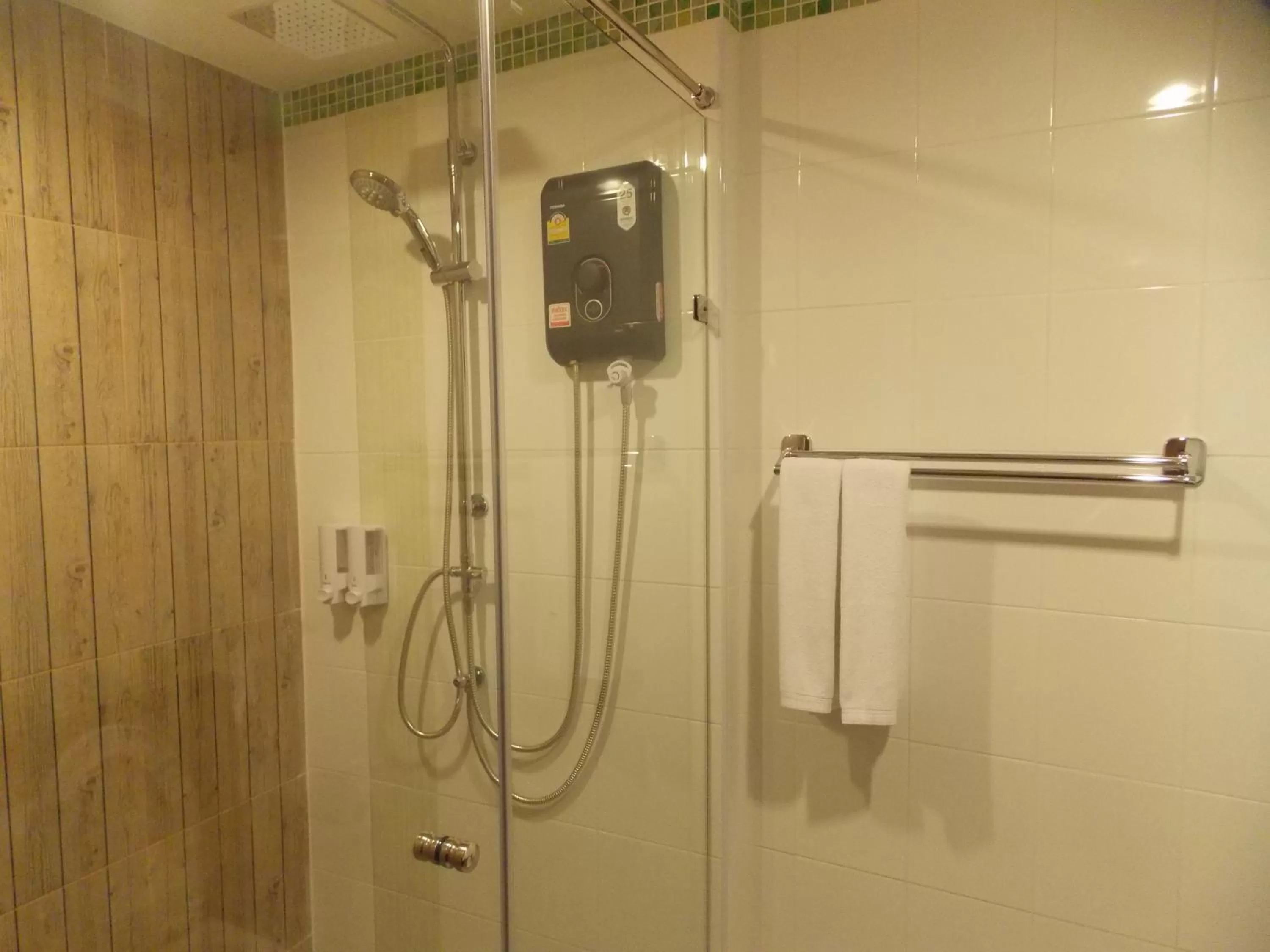 Shower in Pratum Resort