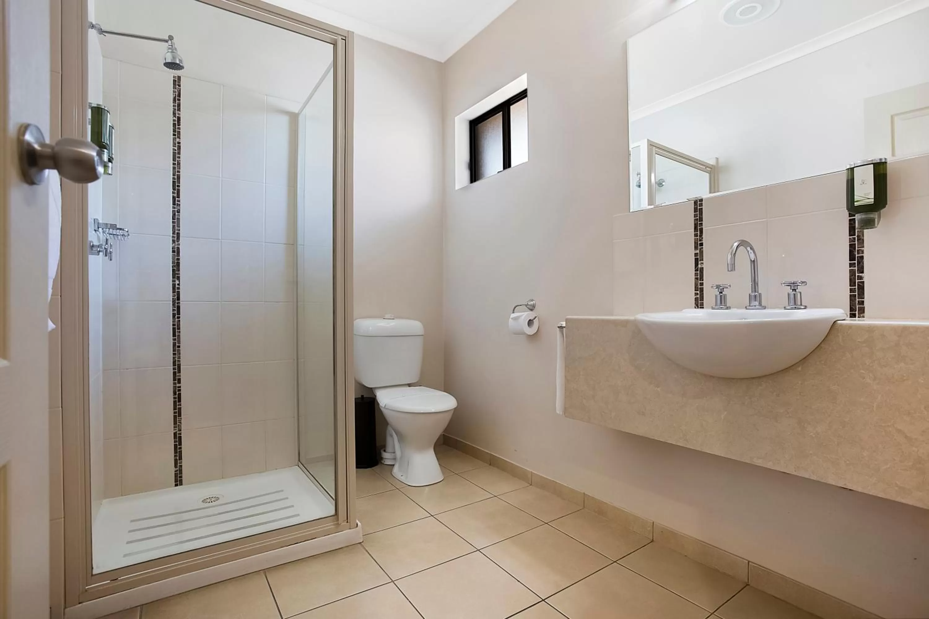 Shower in Comfort Inn May Park