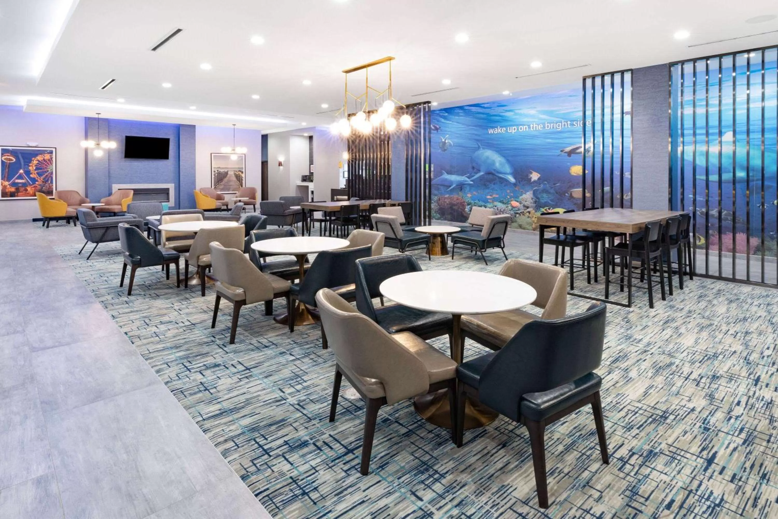 Seating area in La Quinta Inn & Suites by Wyndham Galveston North at I-45