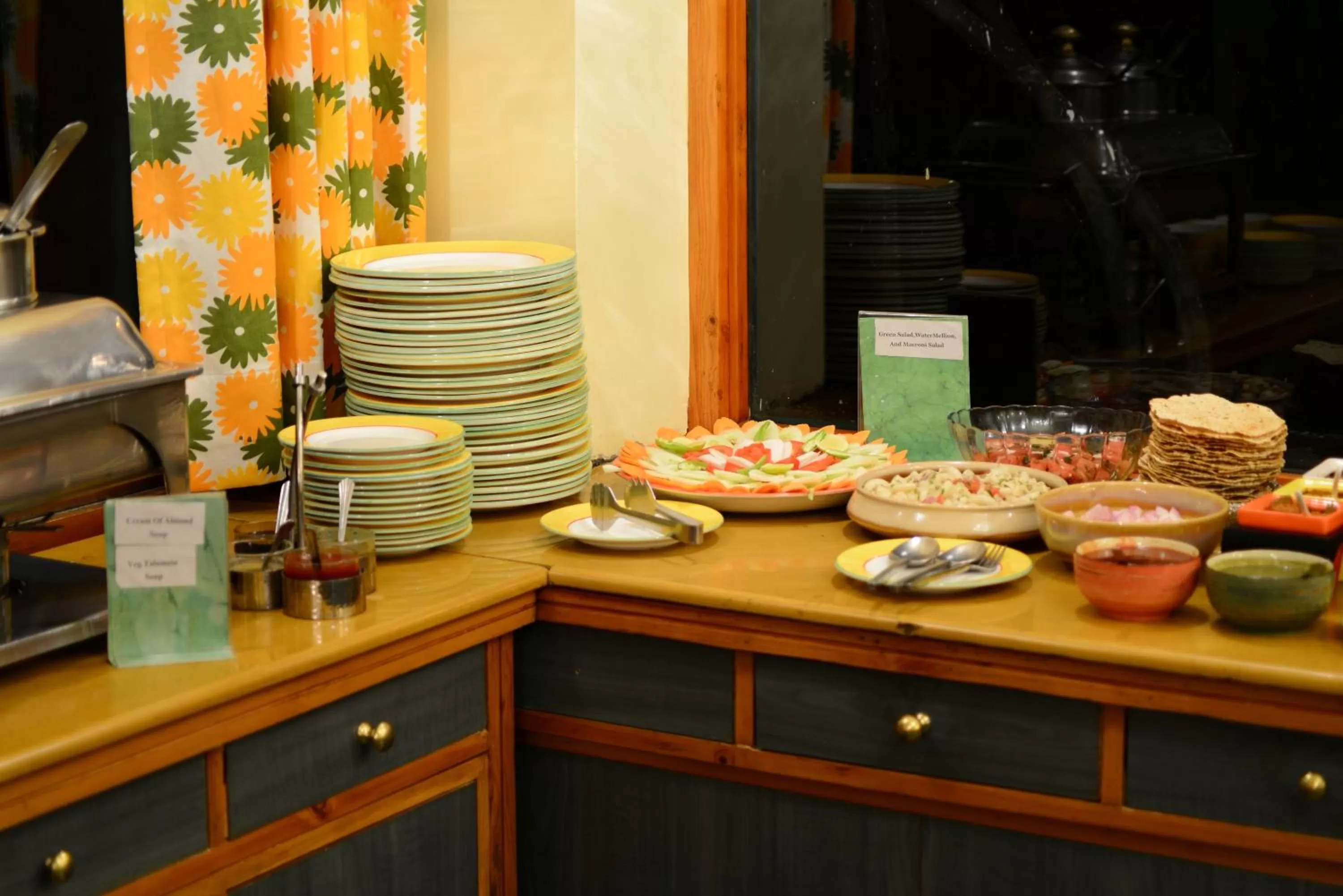 Restaurant/places to eat in Honeymoon Inn Shimla