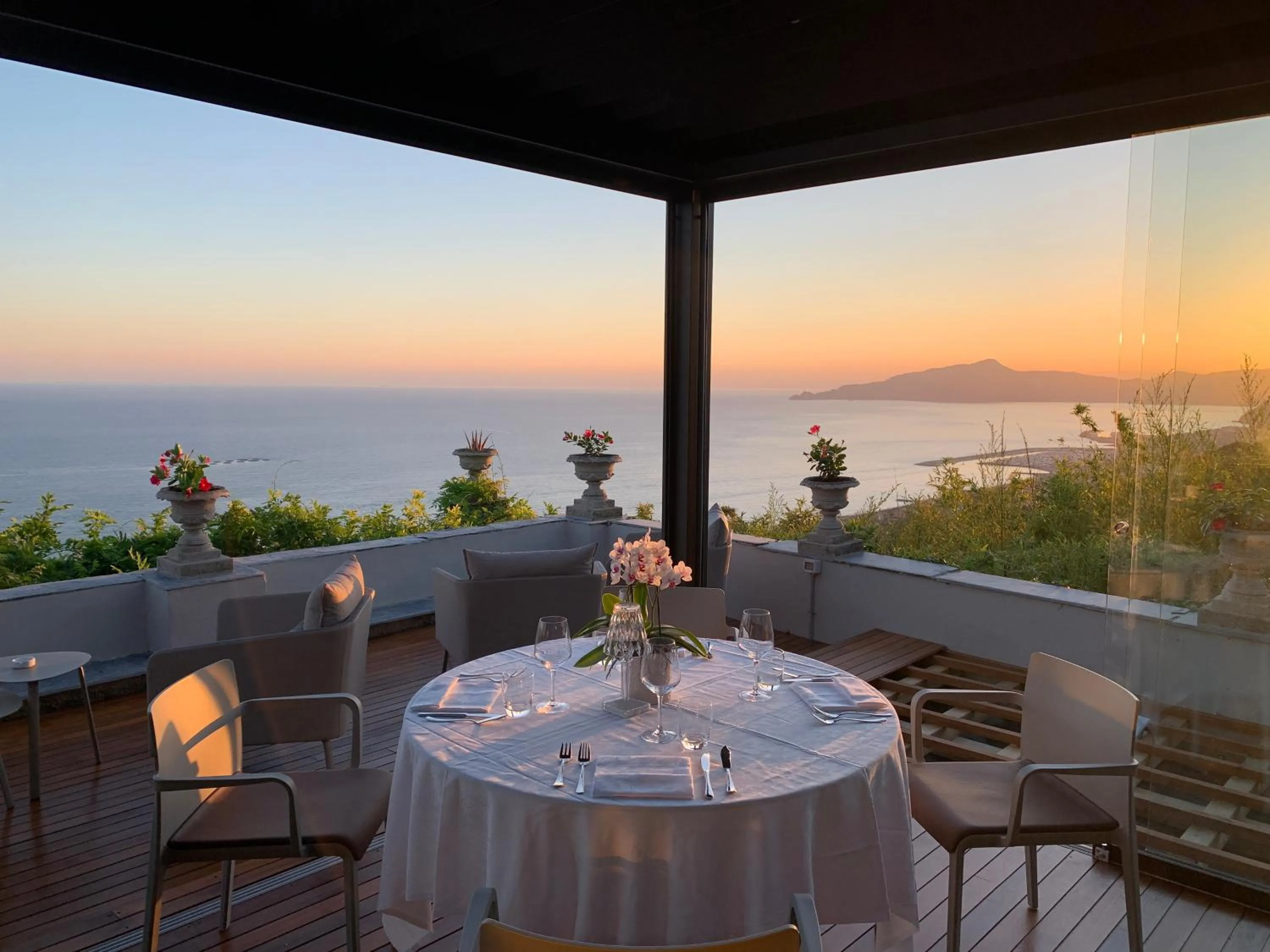 Restaurant/places to eat in Villa Riviera Resort