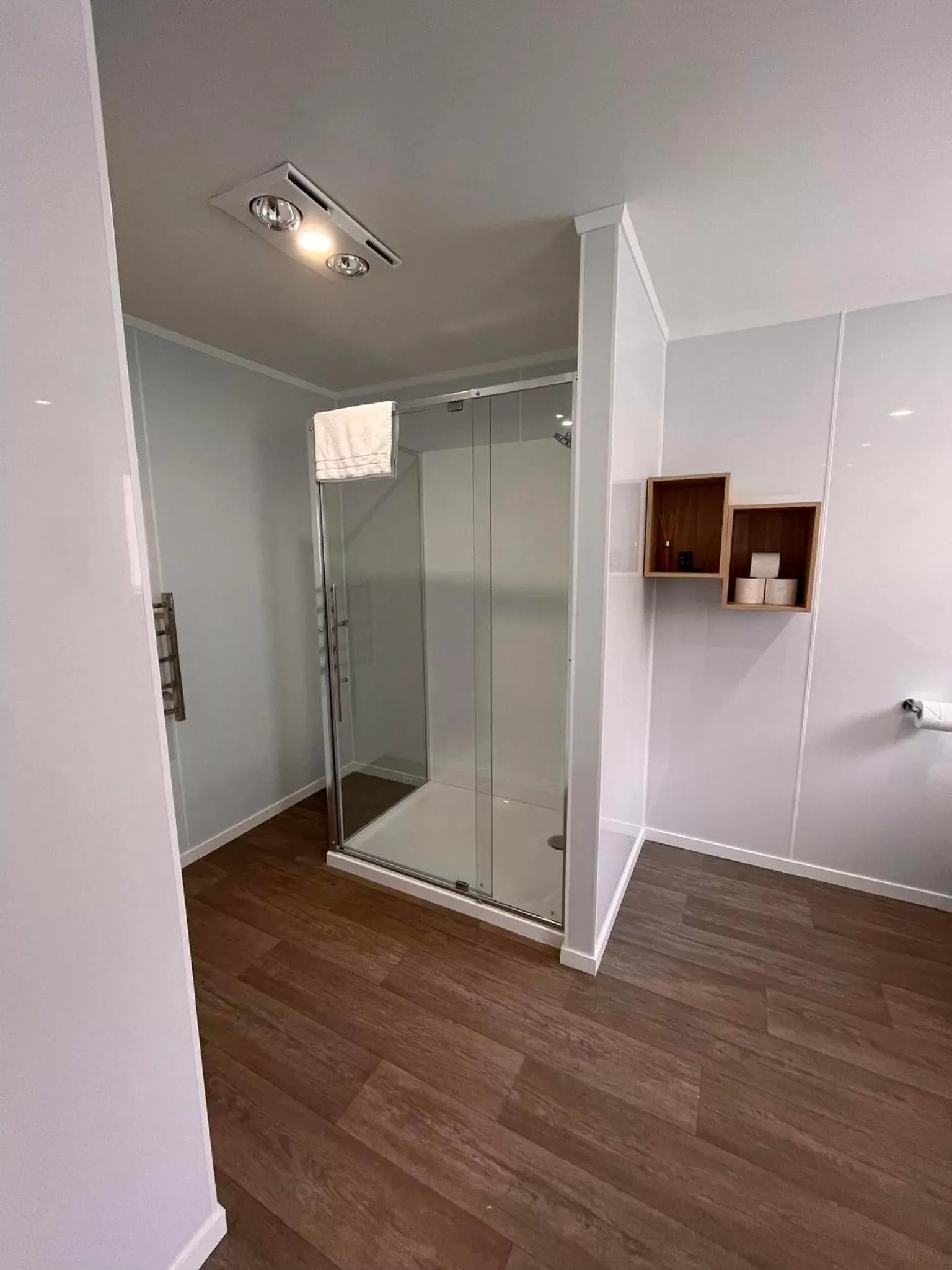 Shower in Ashleigh Court Motel